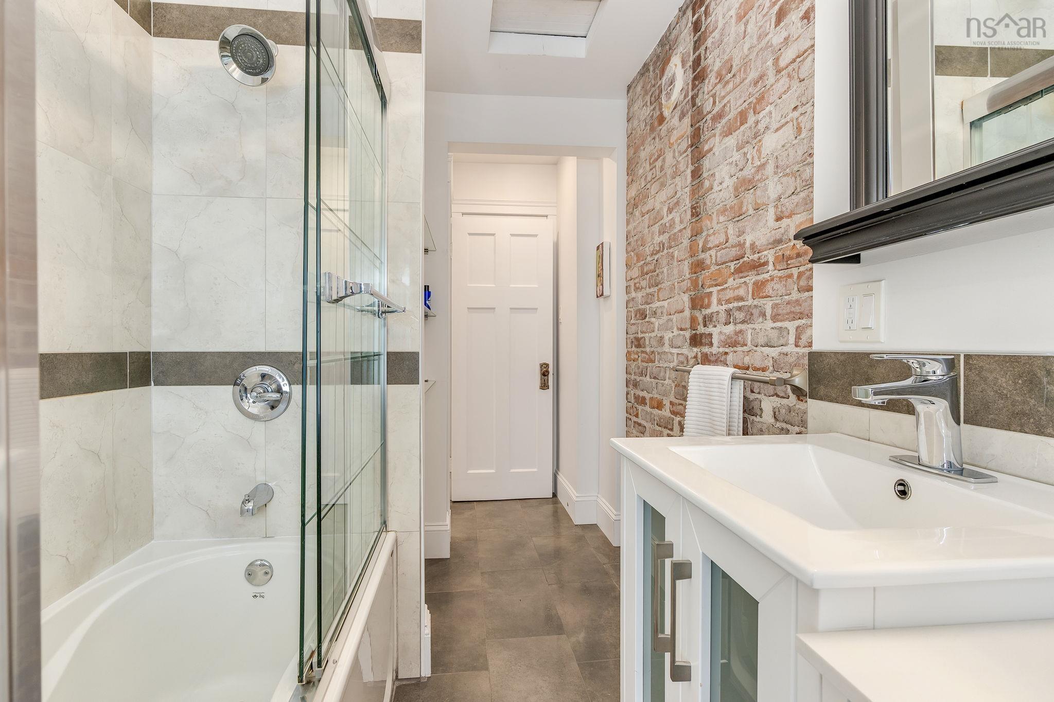 $739,900.00: 5547 Kane Place, Halifax
