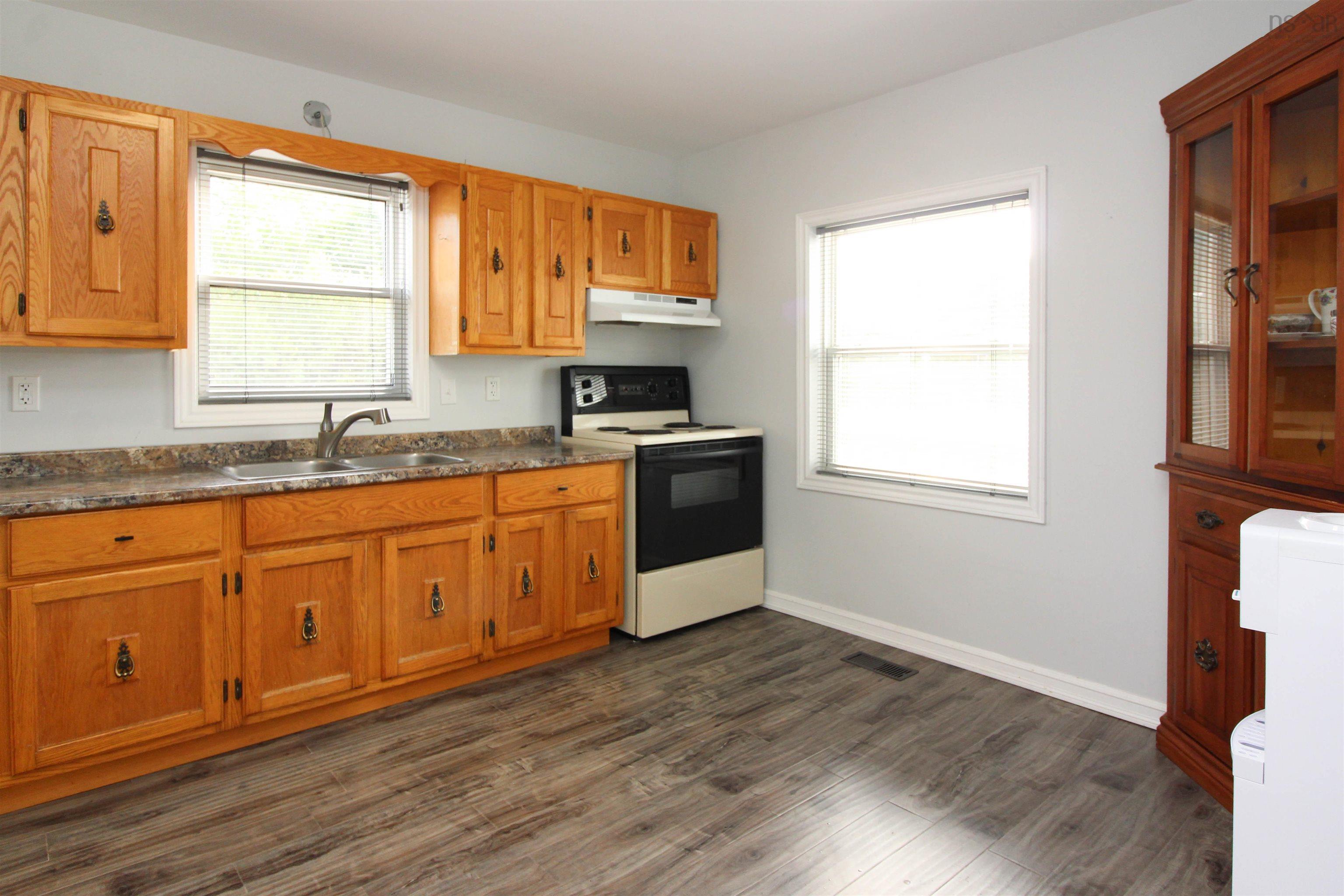 $349,900.00: 1298 Shortts Lake West Road, Alton