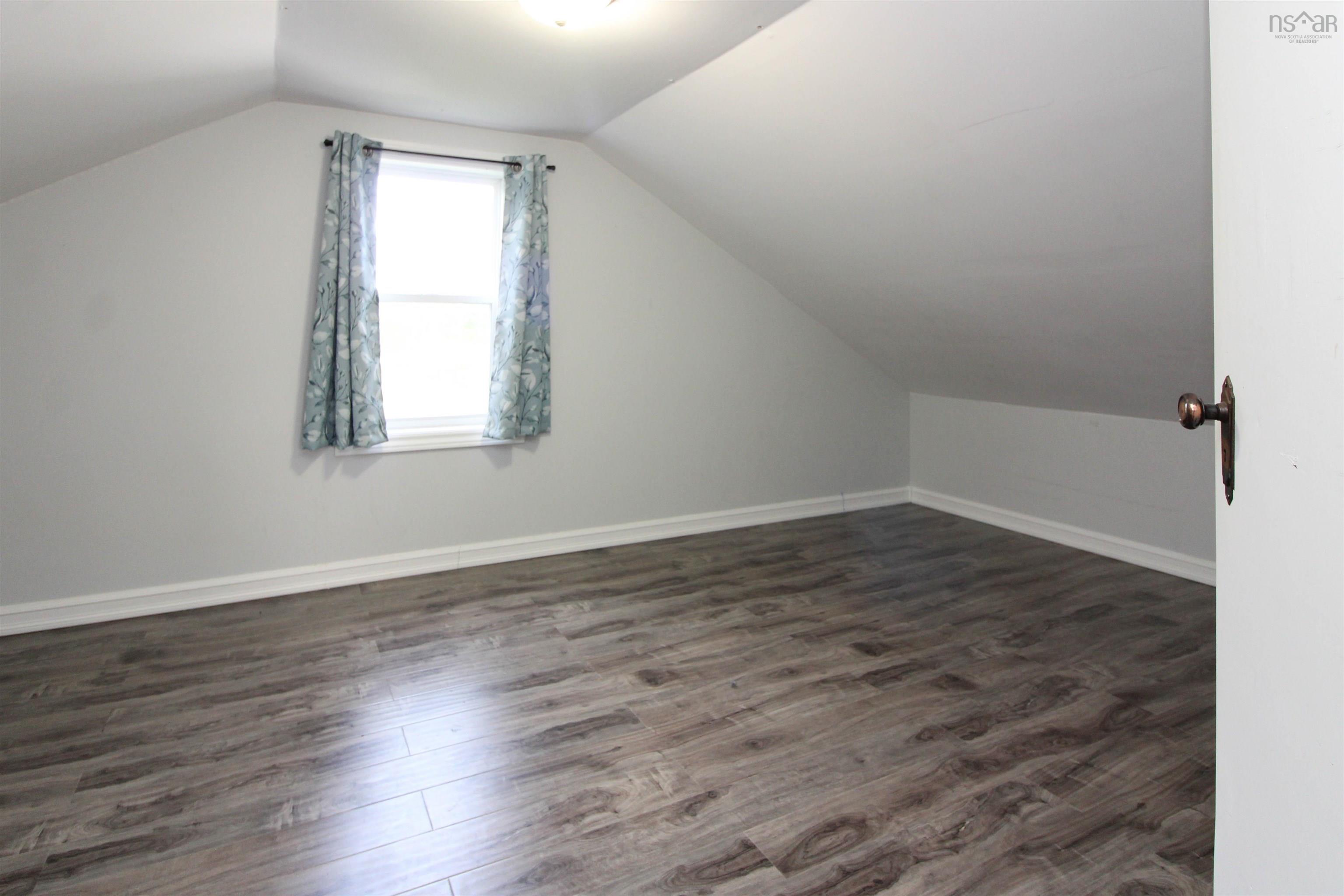 $349,900.00: 1298 Shortts Lake West Road, Alton