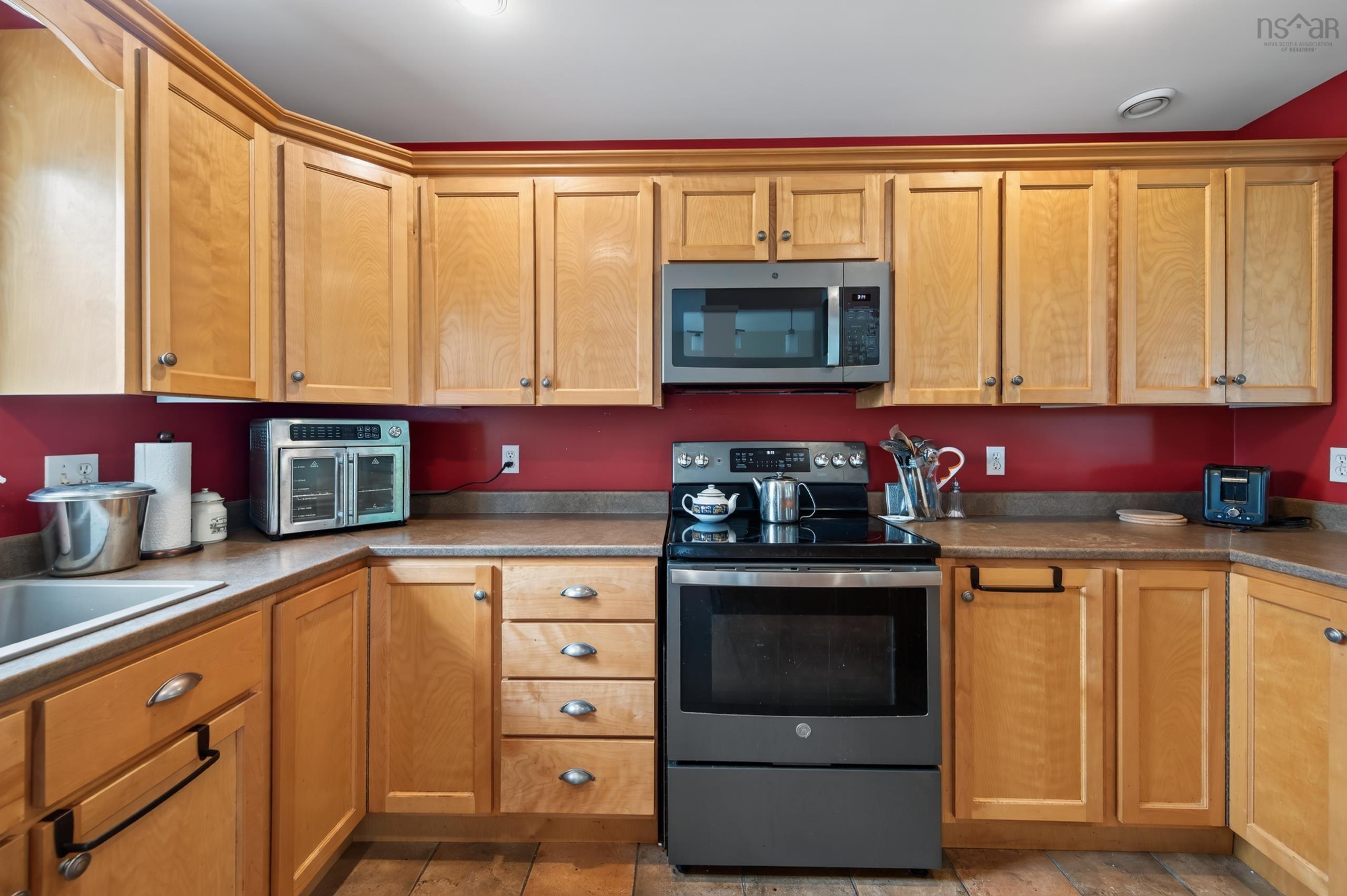 $549,900.00: 30 Bernice Drive, West Chezzetcook