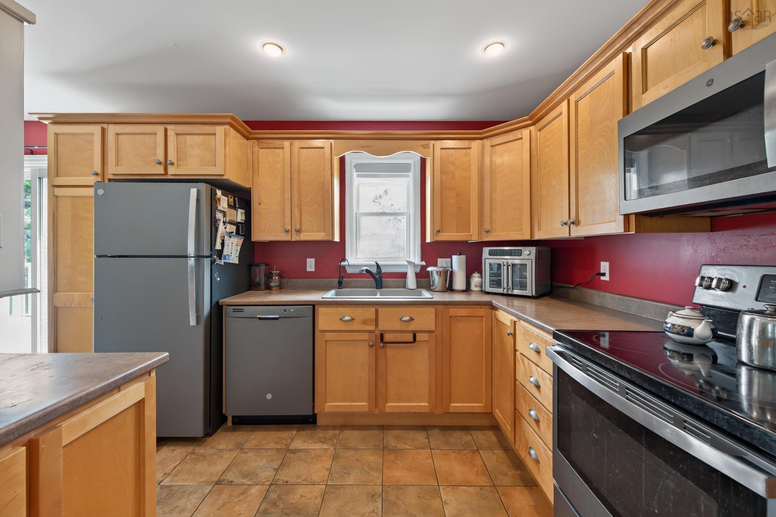 $549,900.00: 30 Bernice Drive, West Chezzetcook