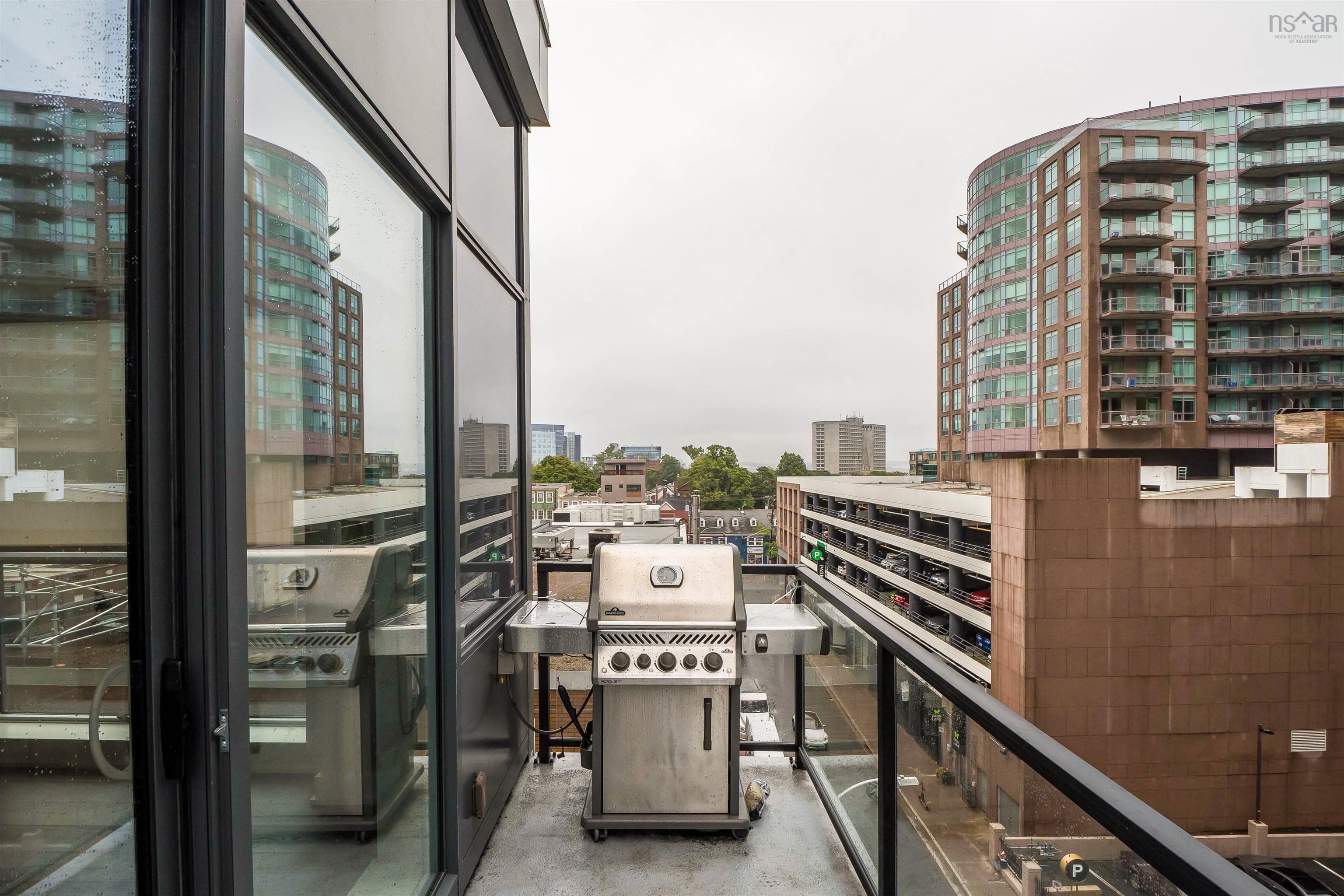 $859,900.00: 516 1585 South Park Street, Halifax