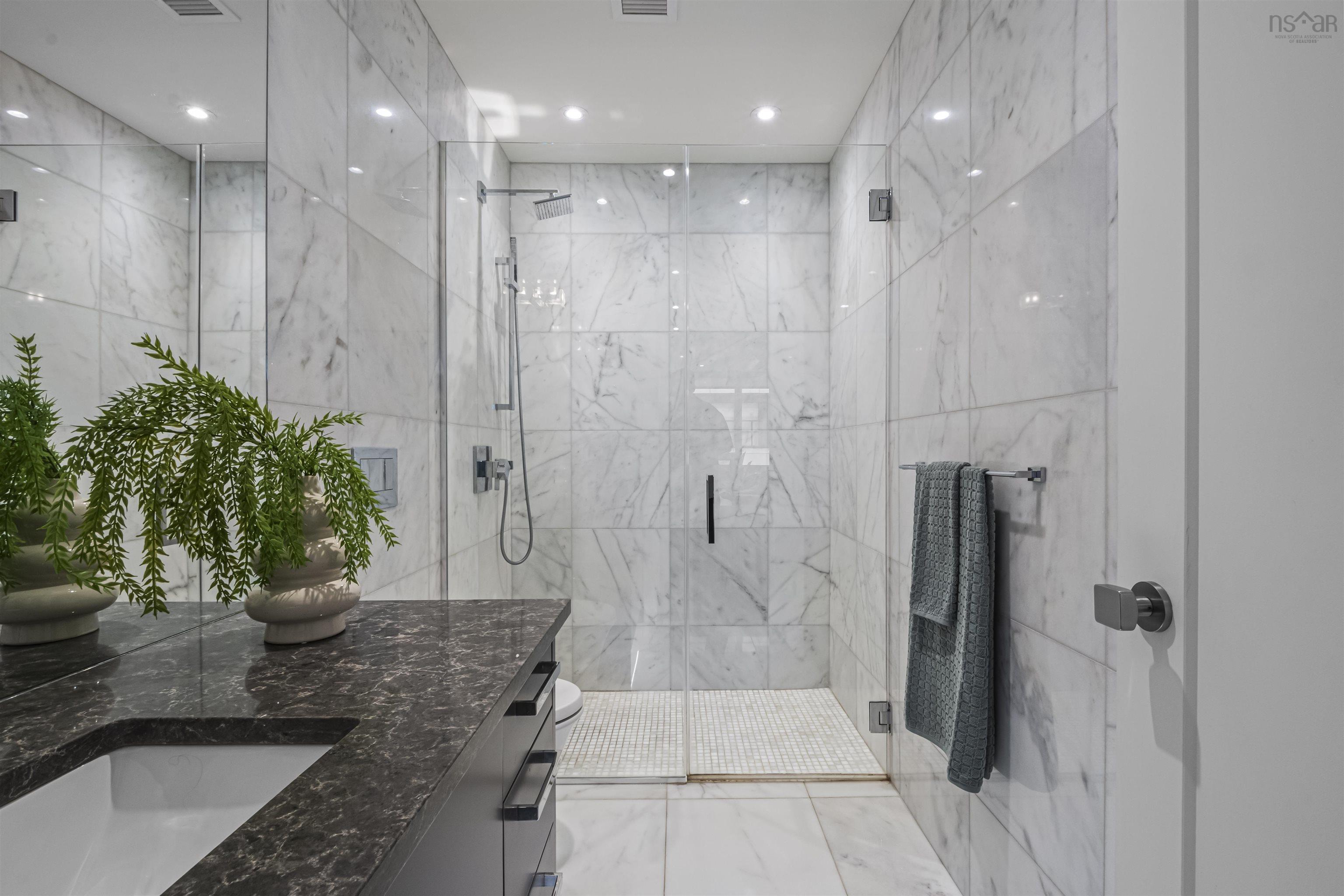 $859,900.00: 516 1585 South Park Street, Halifax