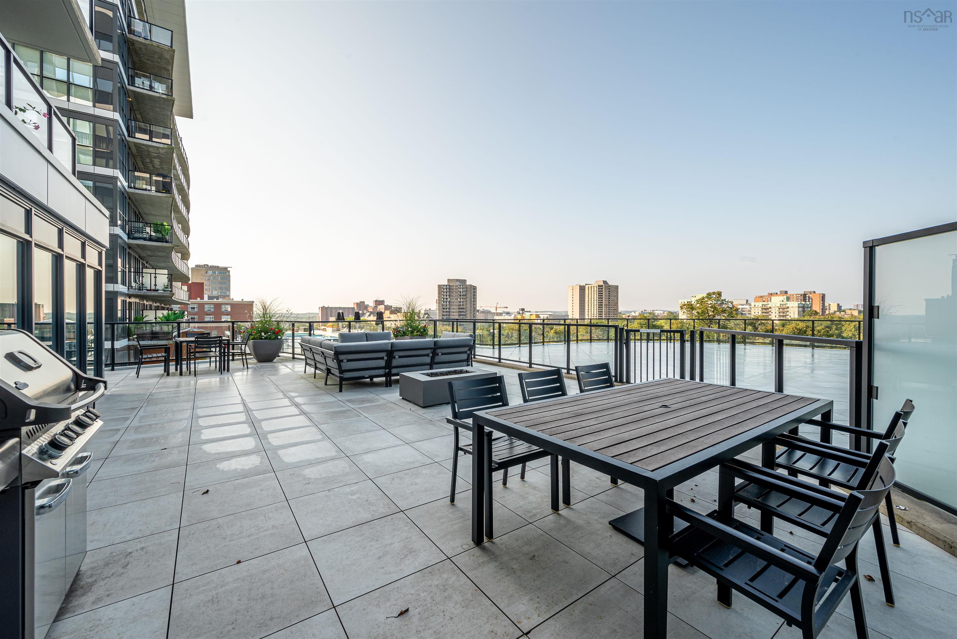 $859,900.00: 516 1585 South Park Street, Halifax