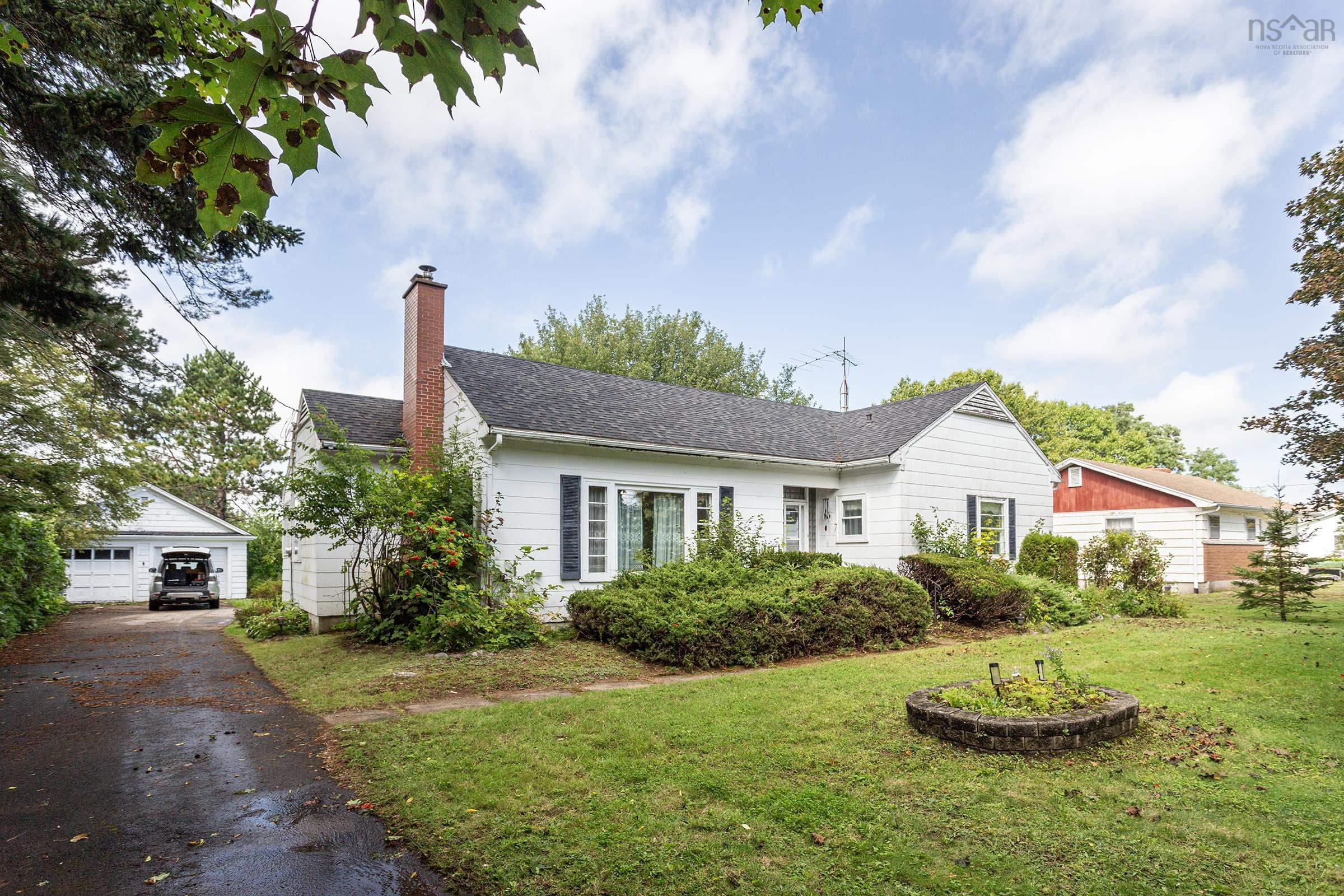 $325,000.00: 9704 Highway 10, Nictaux