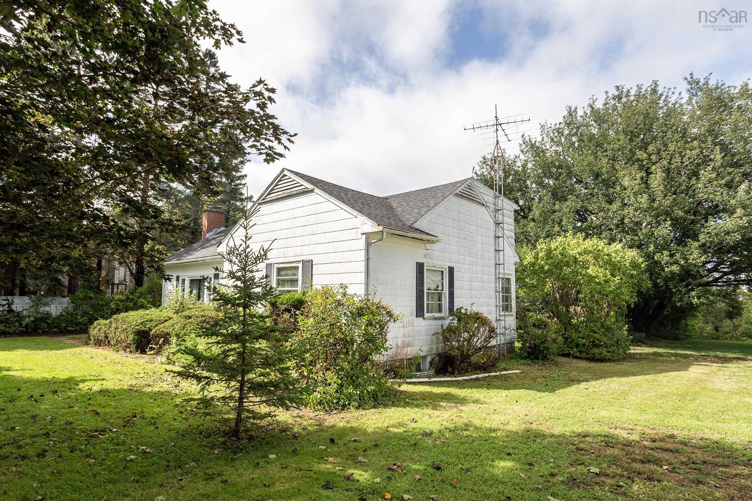 $325,000.00: 9704 Highway 10, Nictaux