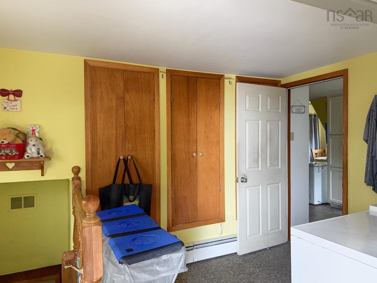 $379,900.00: 1590 359 Highway, Steam Mill