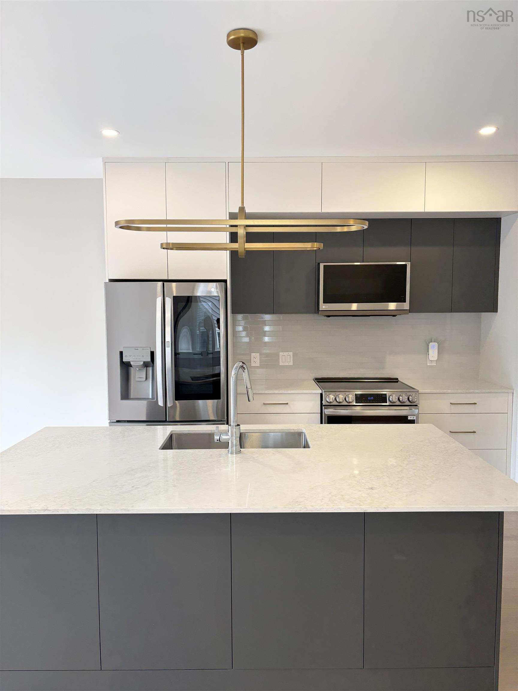 $699,900.00: 91 Honeygold Drive, Halifax