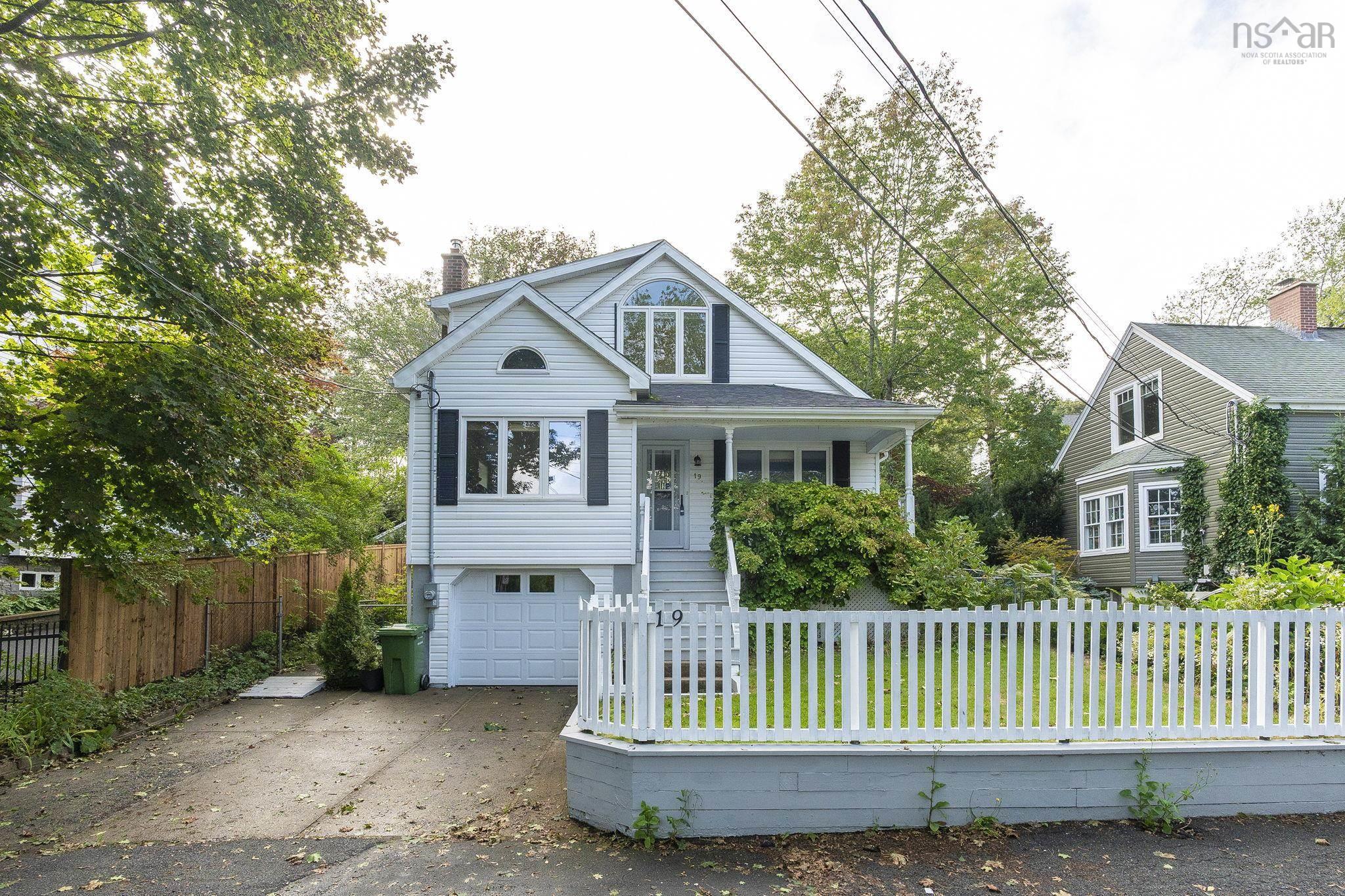 $749,900.00: 19 Alderwood Drive, Halifax
