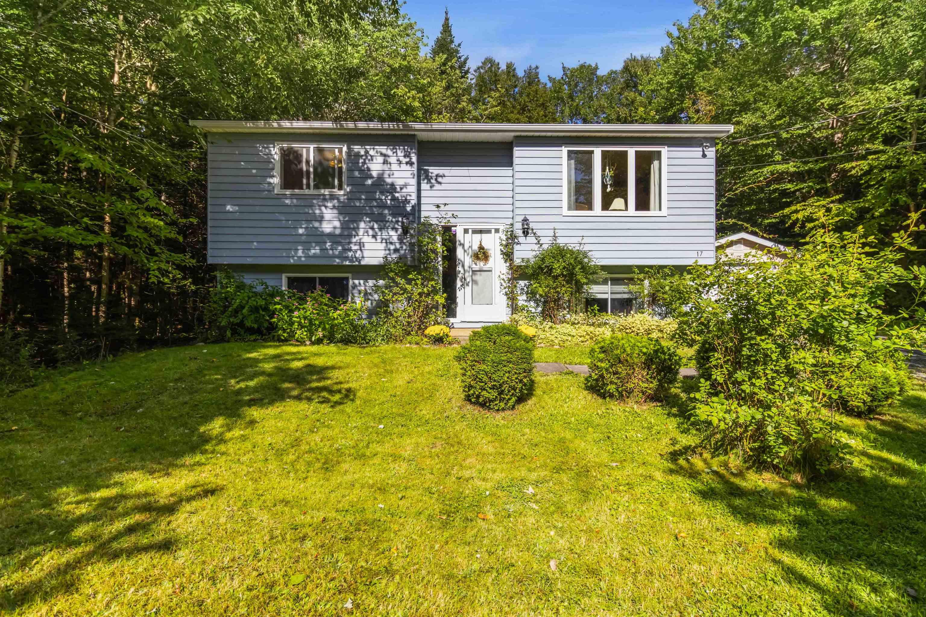 $549,900.00: 17 HALFWAY LAKE     HAMMONDS PLAINS Drive, Maplewood