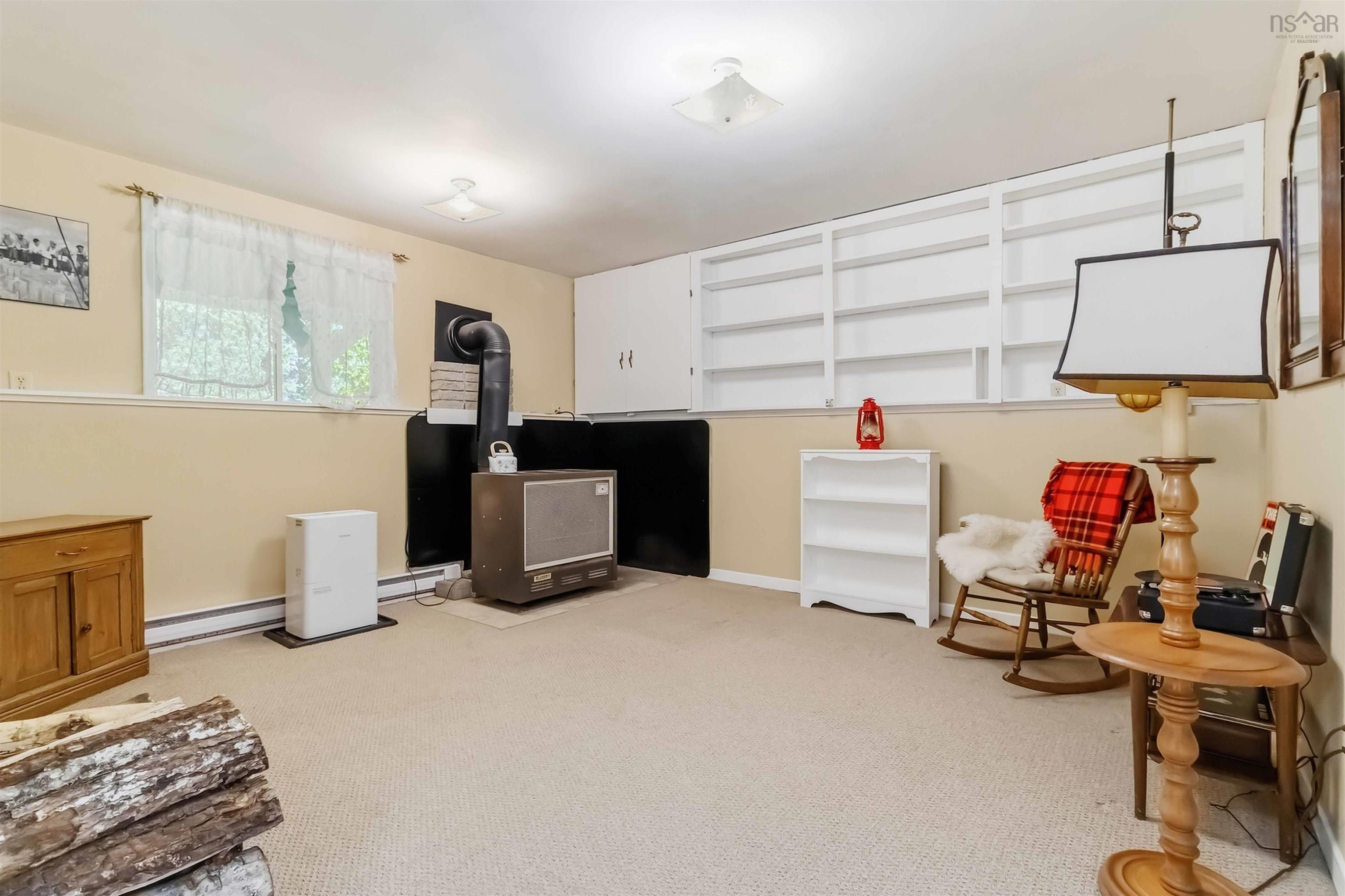 $549,900.00: 17 HALFWAY LAKE     HAMMONDS PLAINS Drive, Maplewood