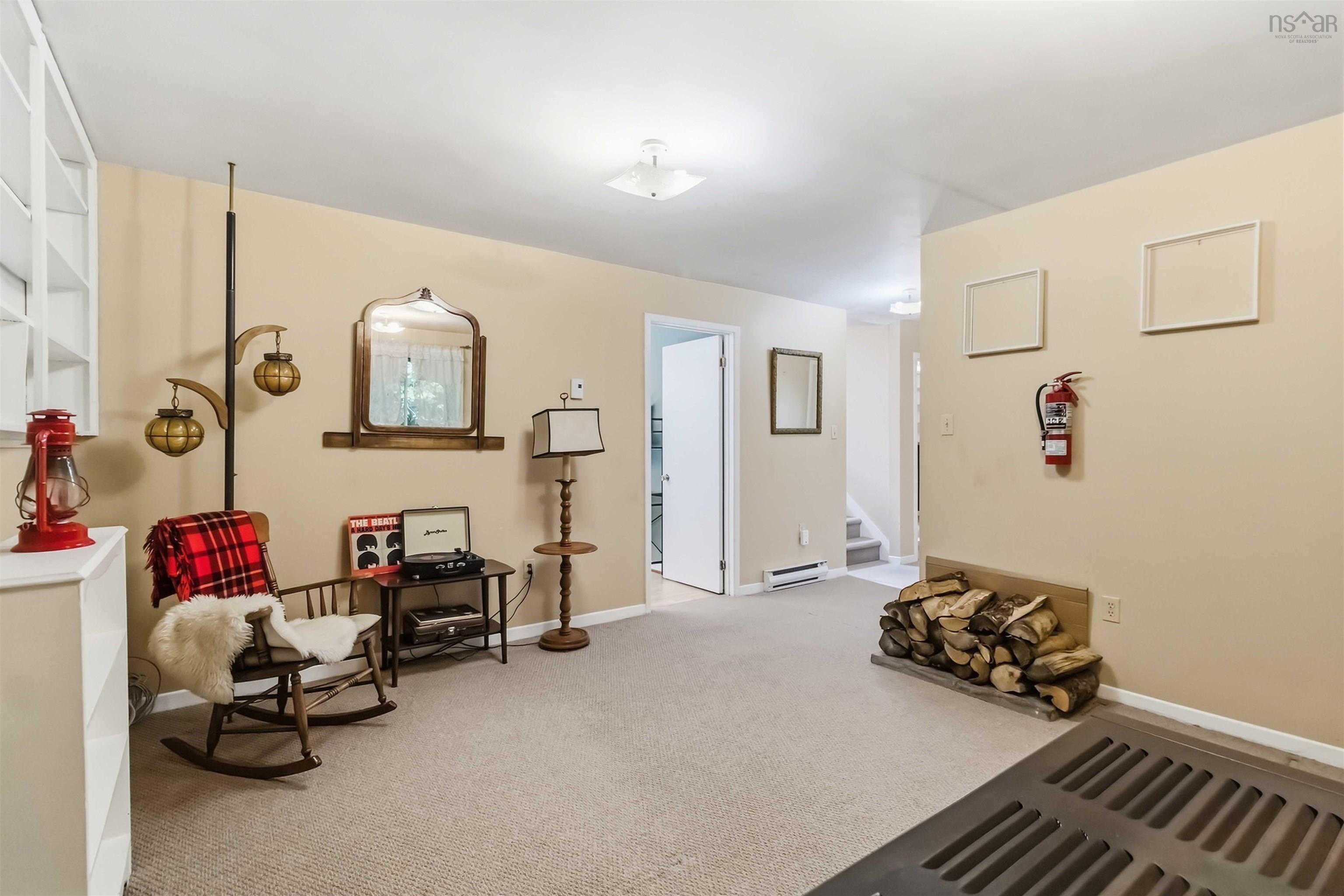 $549,900.00: 17 HALFWAY LAKE     HAMMONDS PLAINS Drive, Maplewood