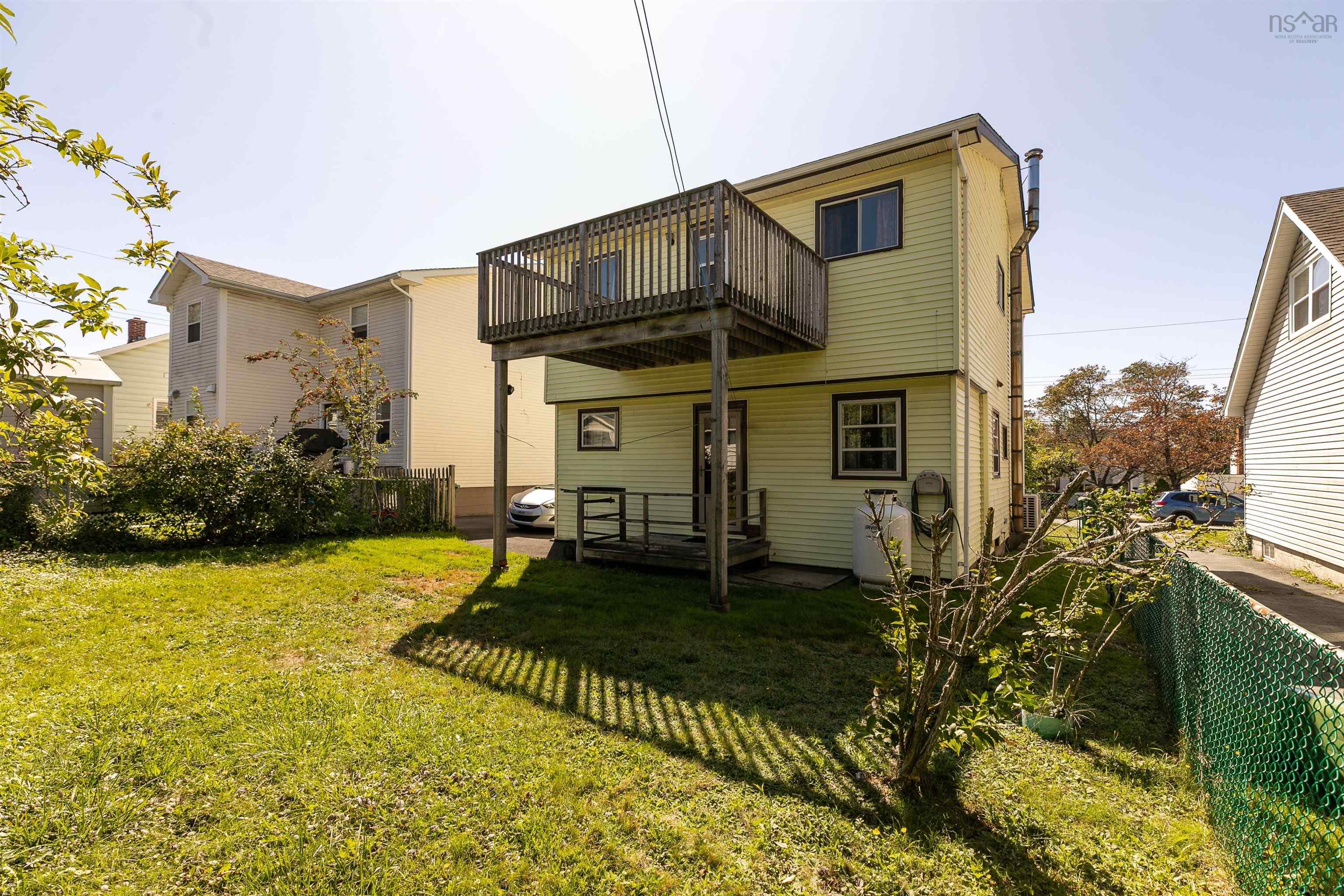 2875 Connaught Avenue, Halifax, NS (MLS® 202623267) — Expansive backyard with a two-story wood deck