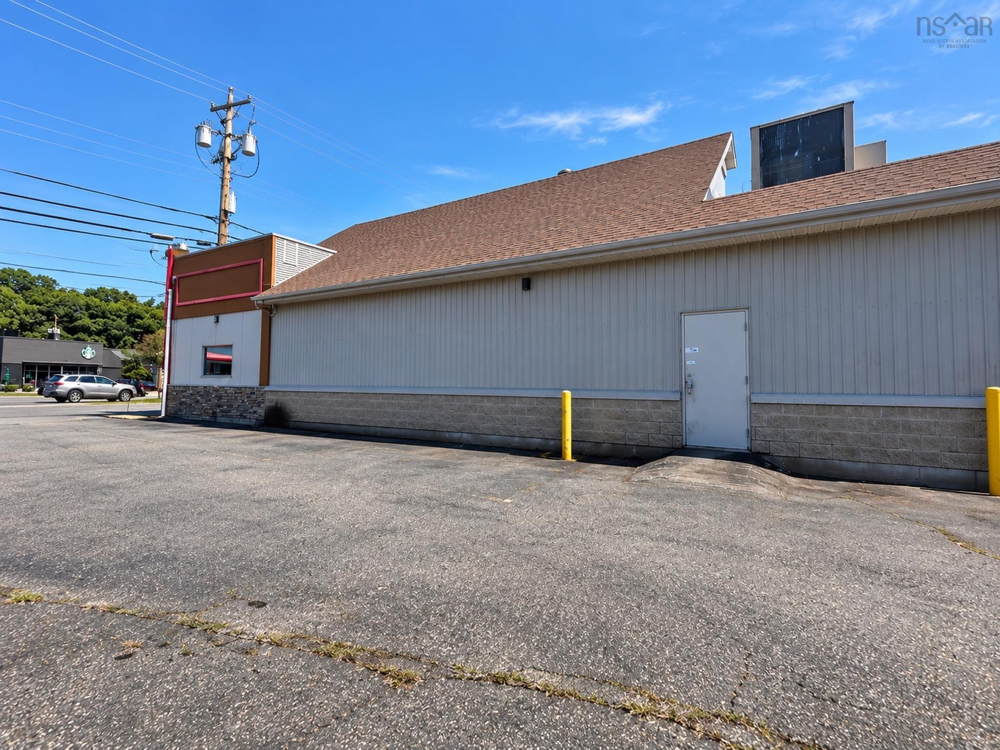 $970,000.00: 8986 Commercial Street, New Minas