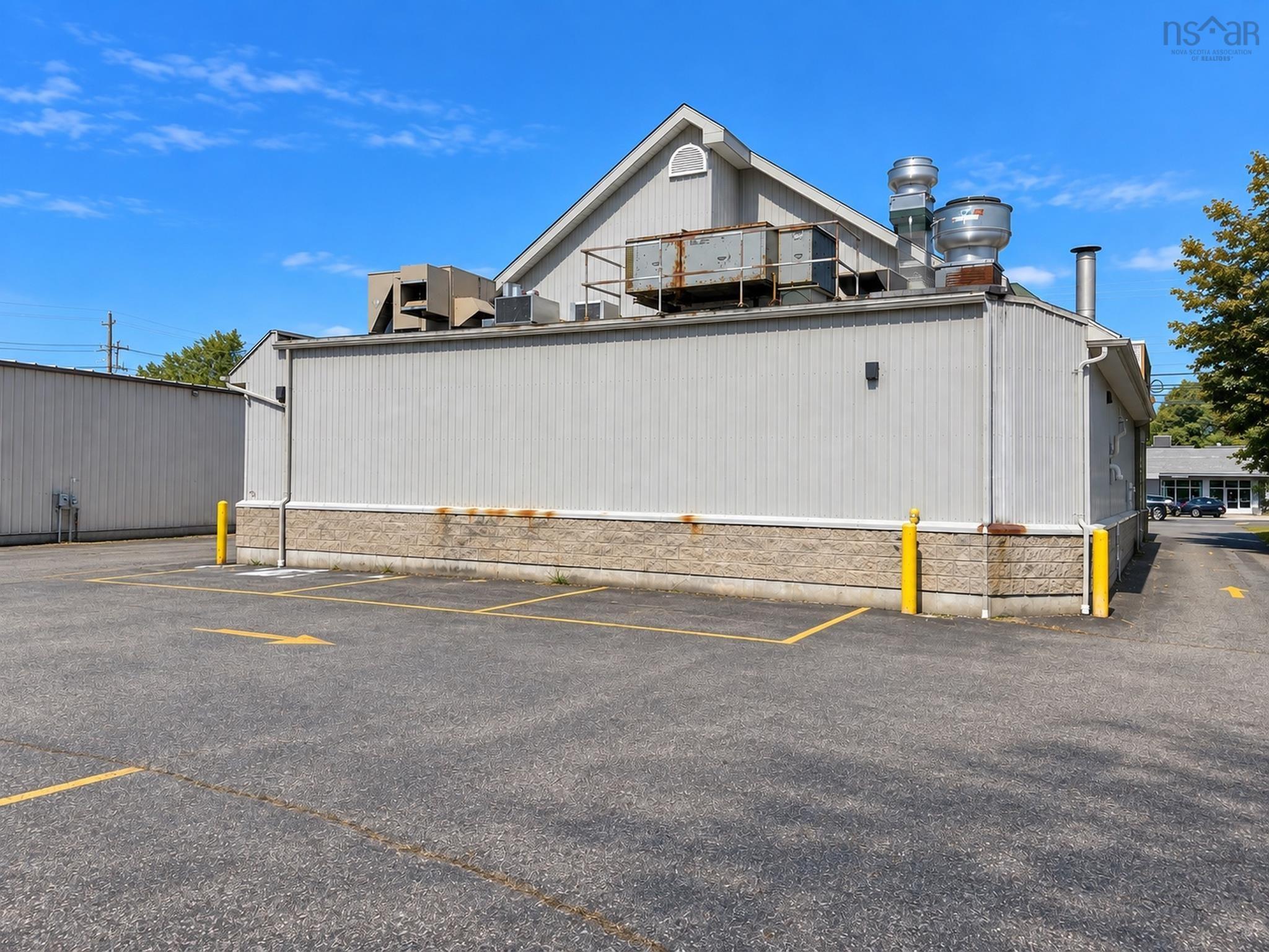 $970,000.00: 8986 Commercial Street, New Minas
