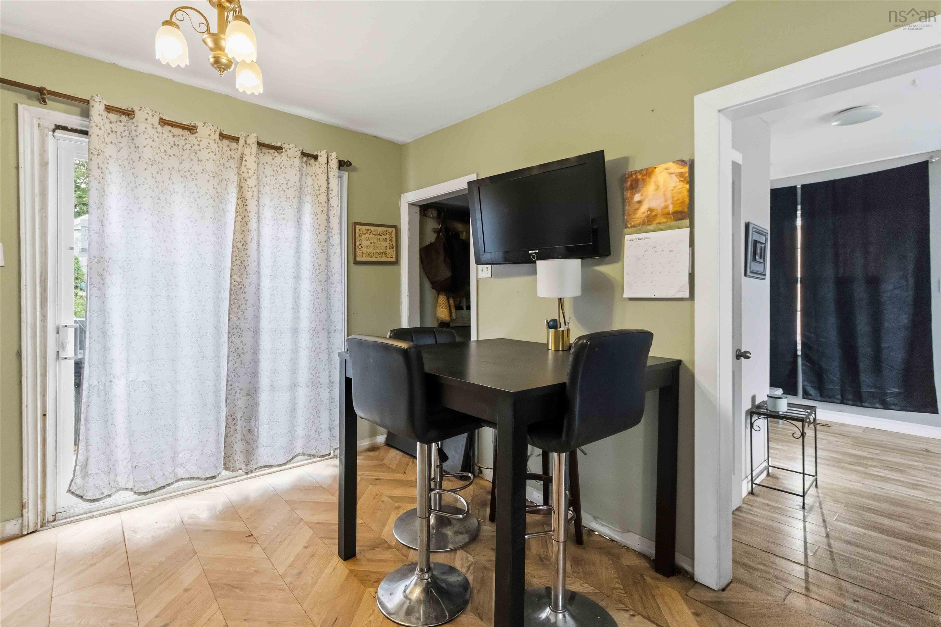 $499,000.00: 55 Coronation Avenue, Fairview