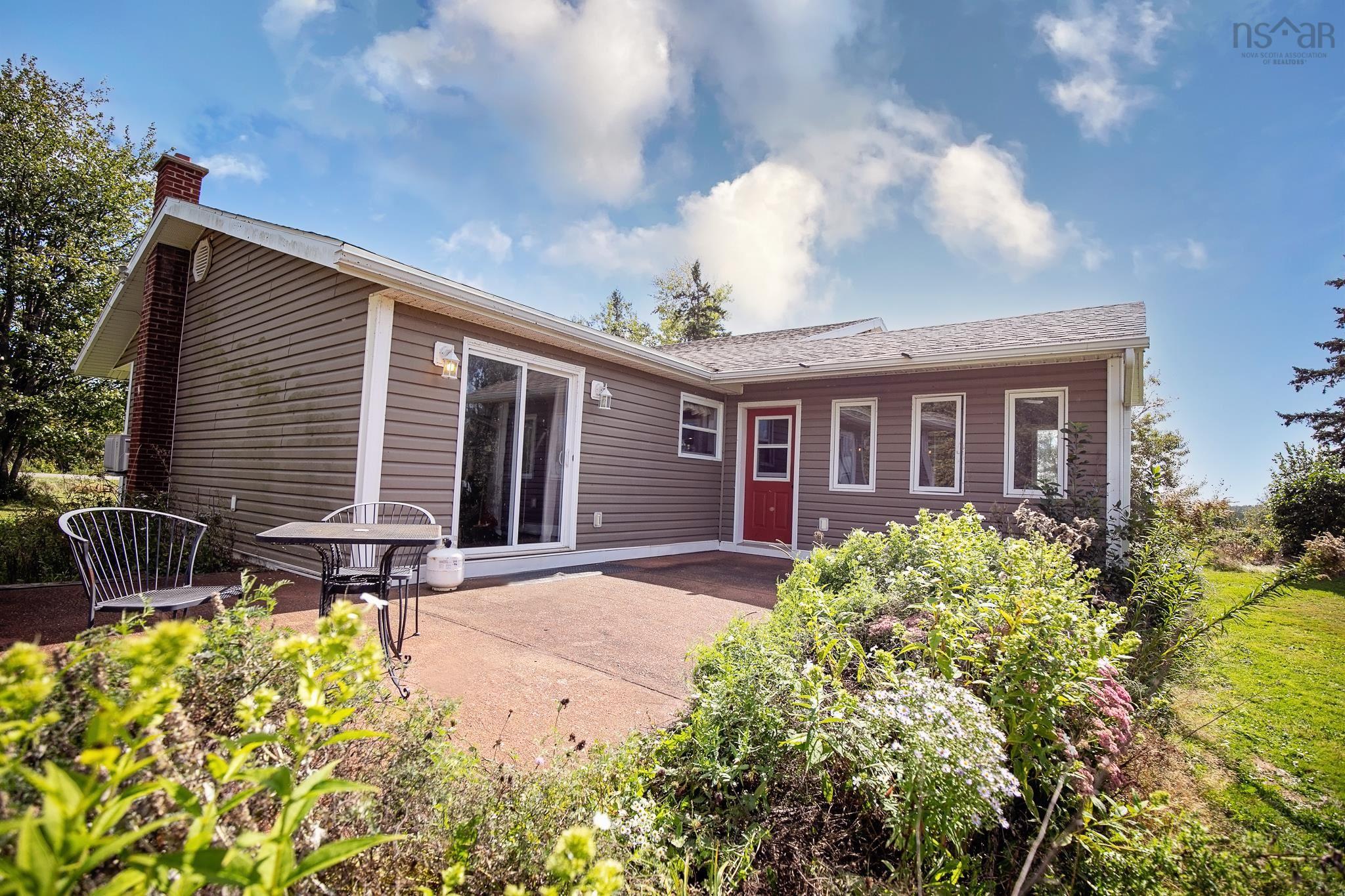 $574,900.00: 1127 Ferry Road, Fox Harbour
