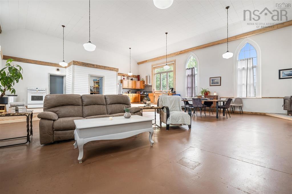 $274,900.00: 10563 Highway 2, Springhill