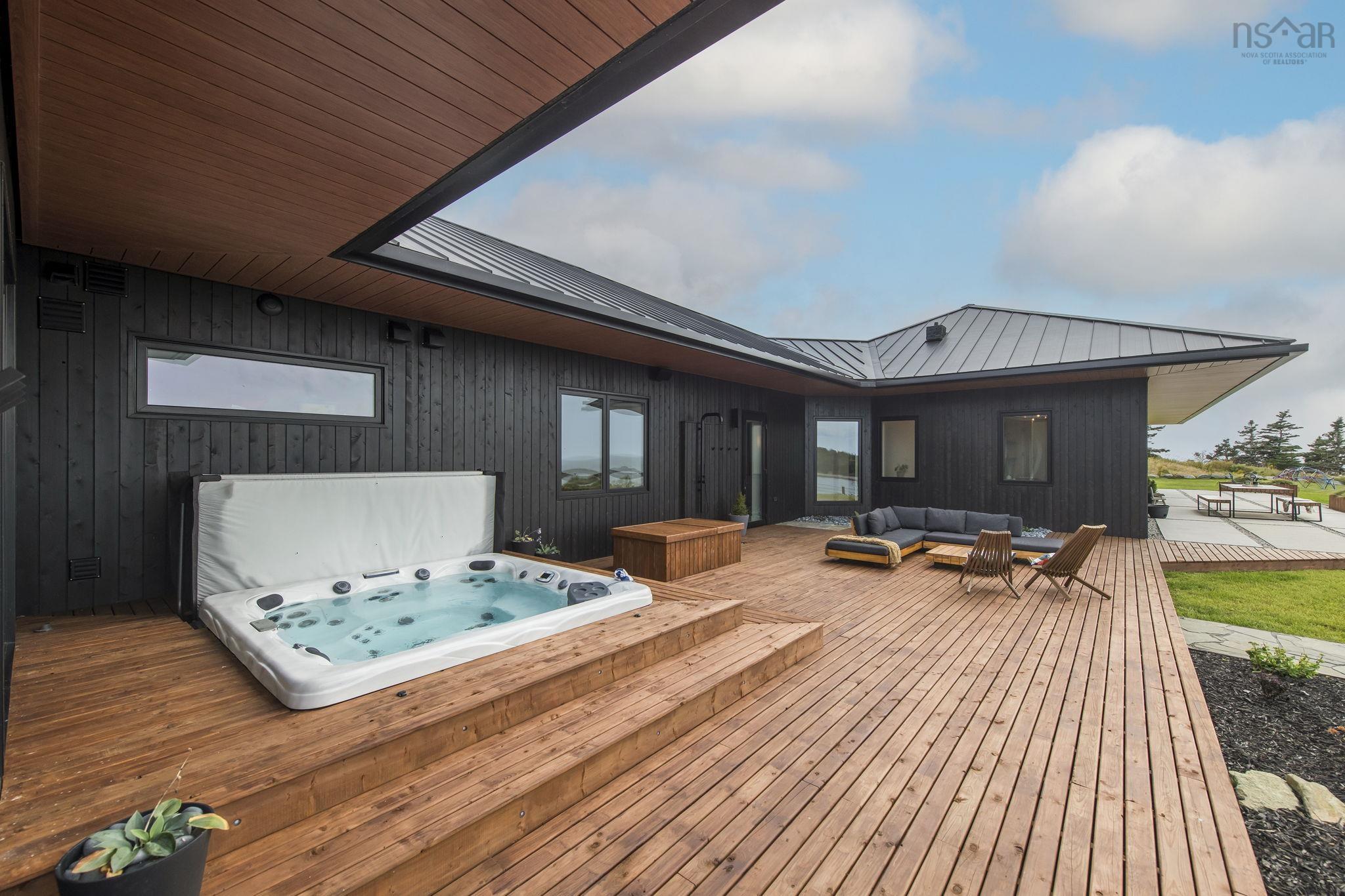 $3,950,000.00: 1766 Highway 304, Cape Forchu