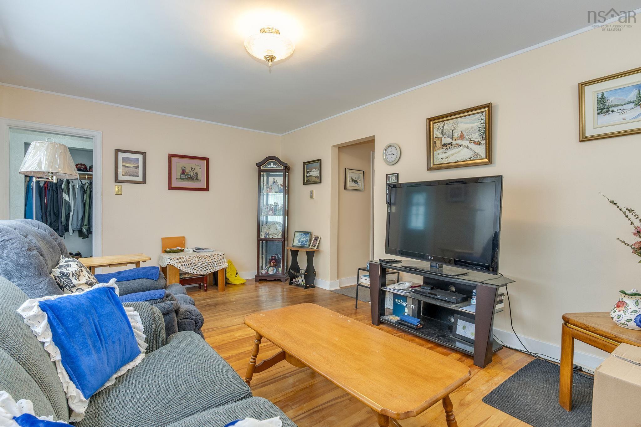 $325,000.00: 31 Auburn Avenue, Halifax