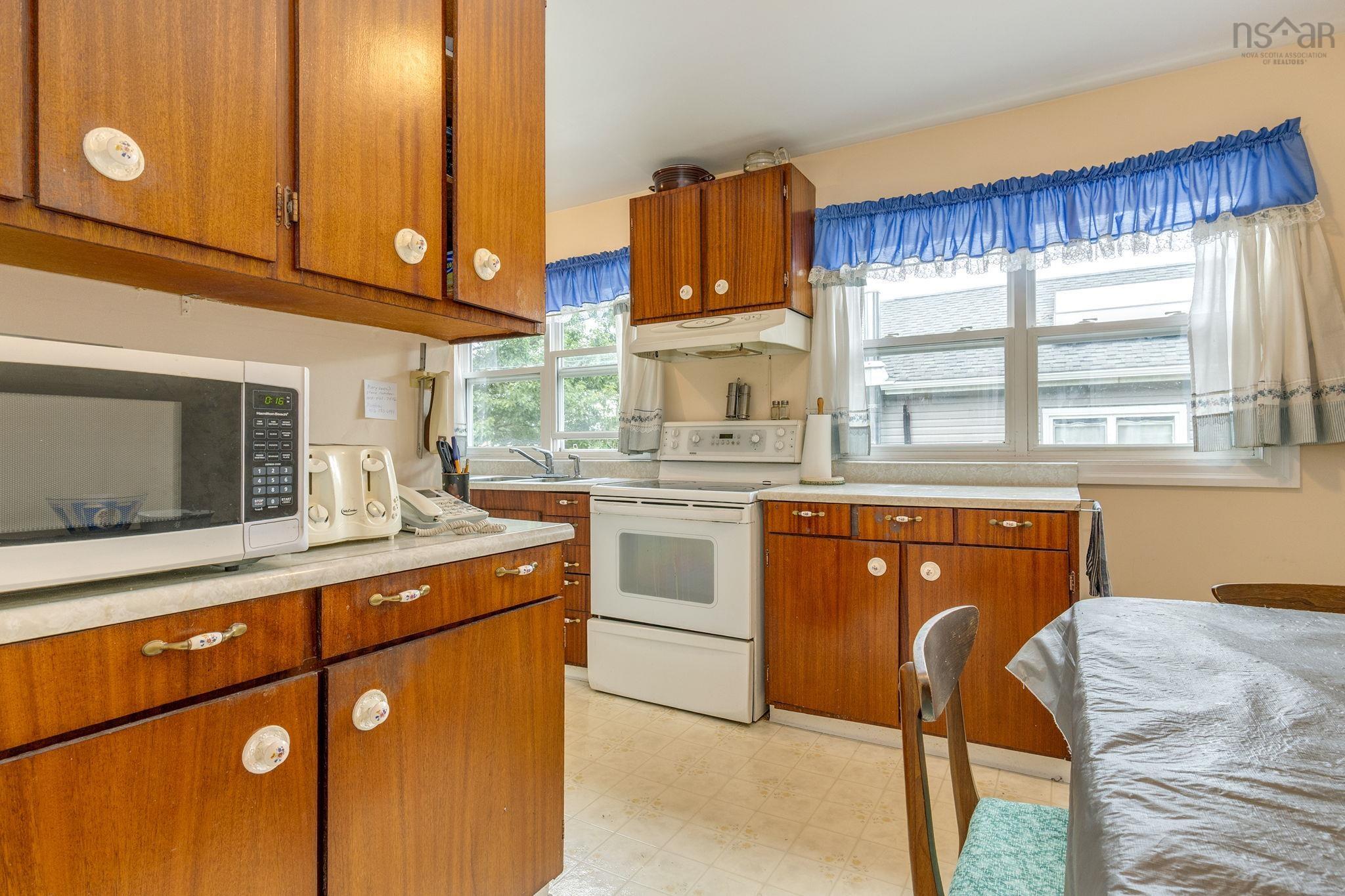 $325,000.00: 31 Auburn Avenue, Halifax