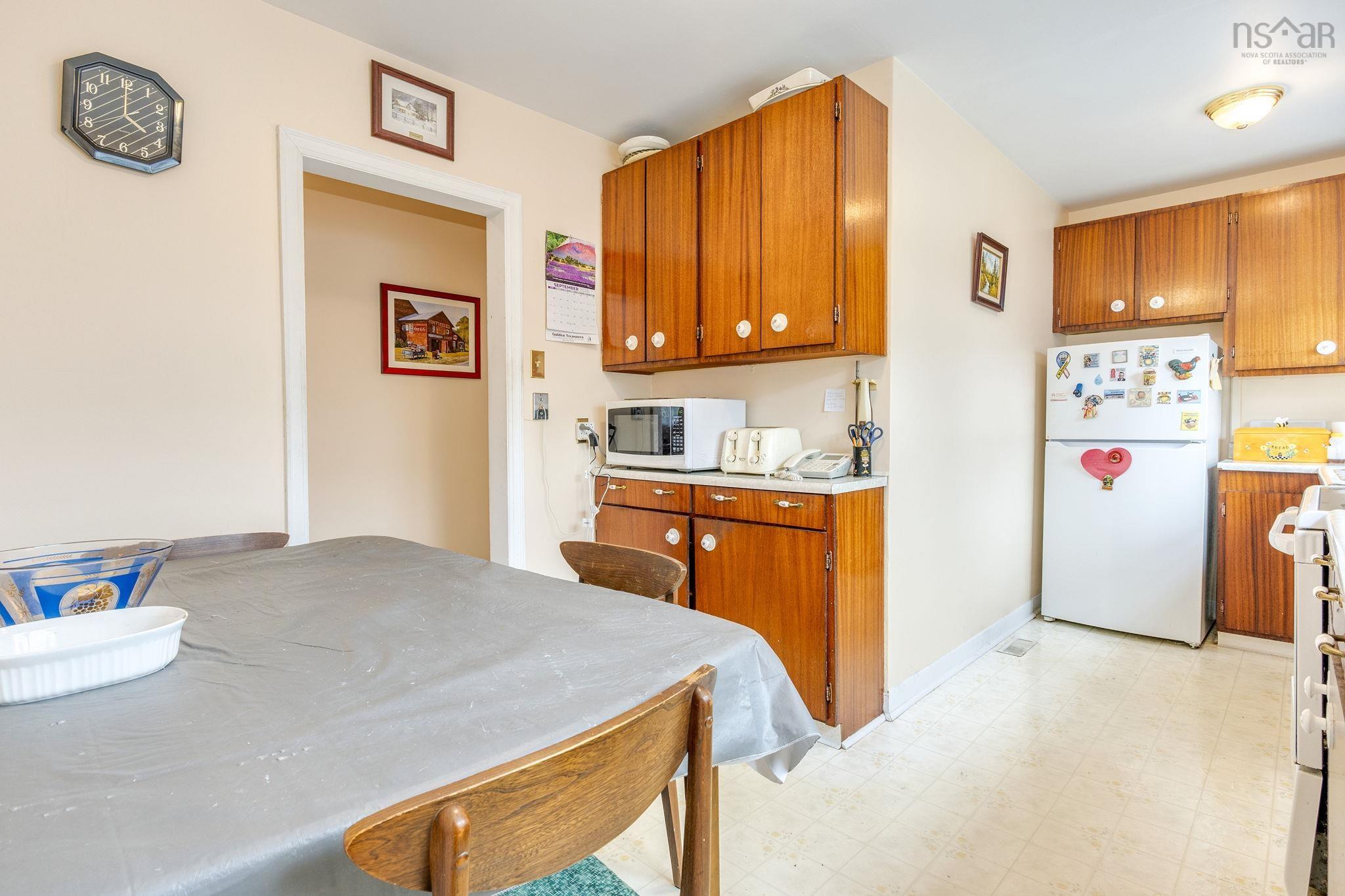 $325,000.00: 31 Auburn Avenue, Halifax