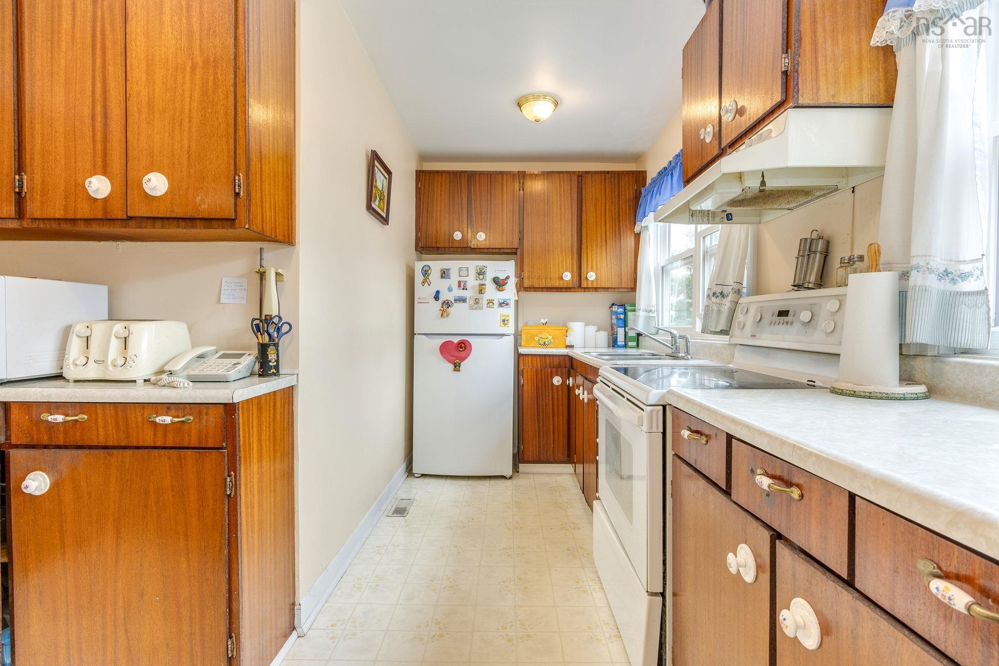 $325,000.00: 31 Auburn Avenue, Halifax