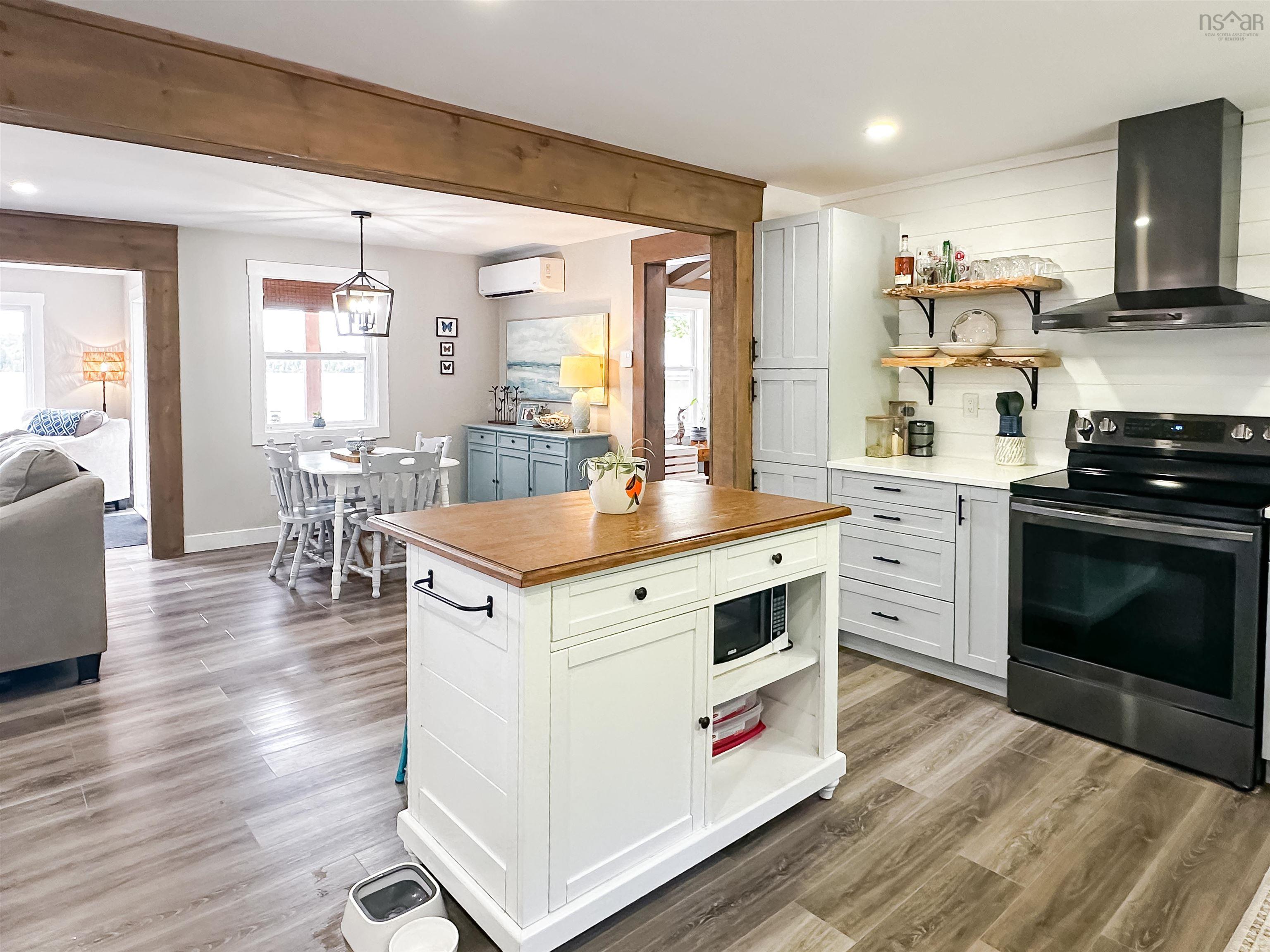 $675,000.00: 131 Meadow Lane, Murphy Lake