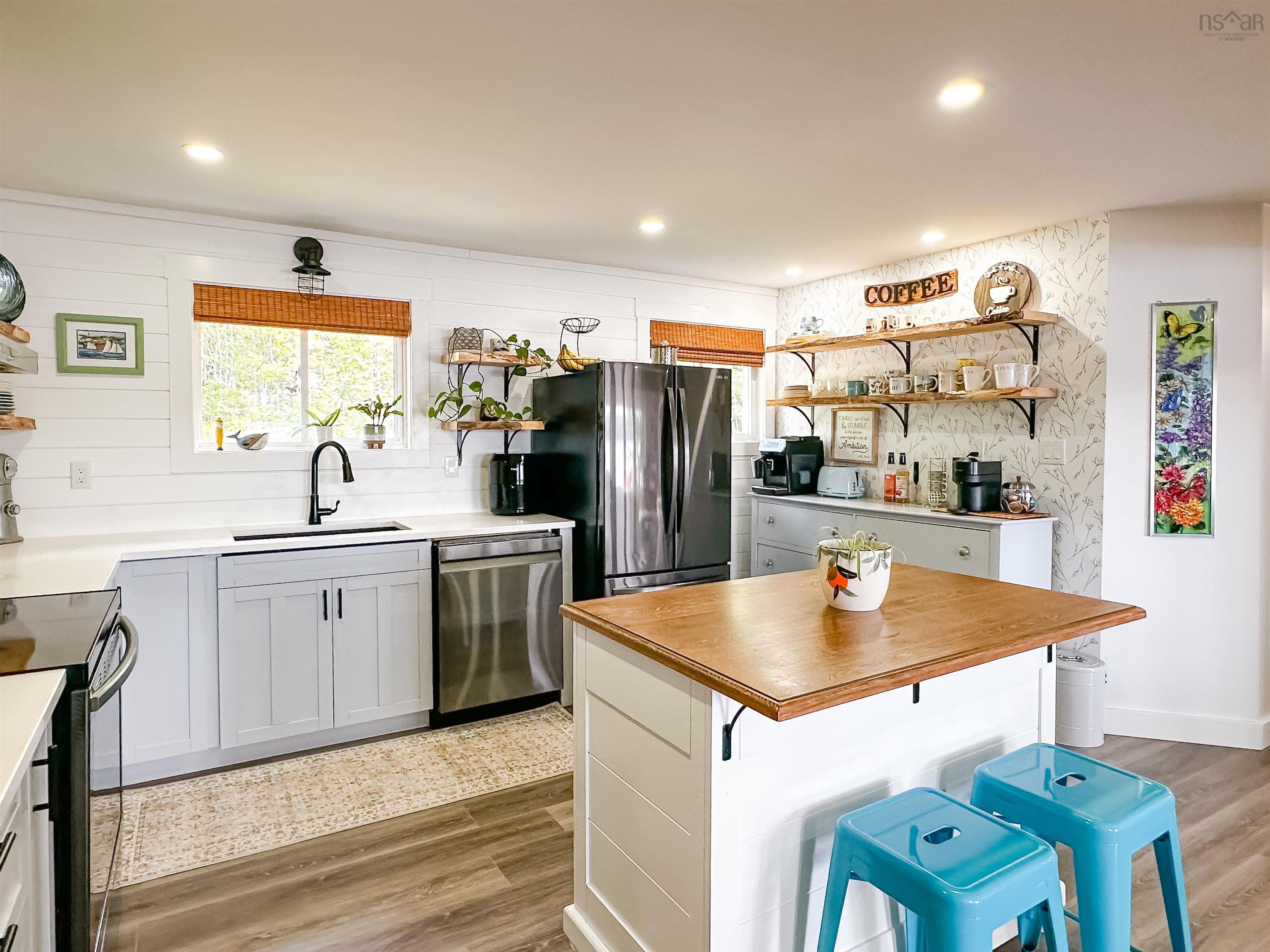 $675,000.00: 131 Meadow Lane, Murphy Lake