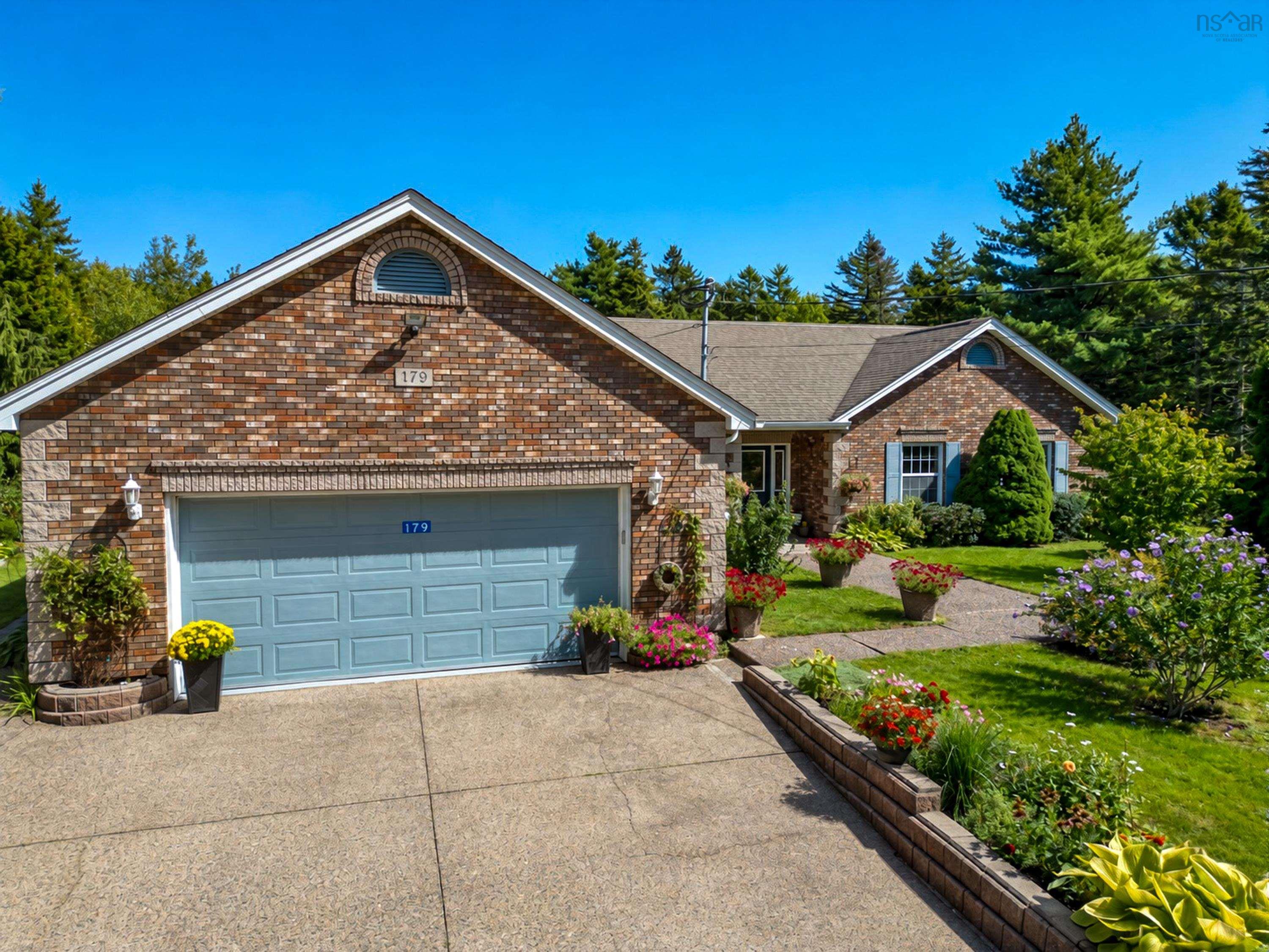 $866,000.00: 179 LOCHMOOR Lane, Lake Loon