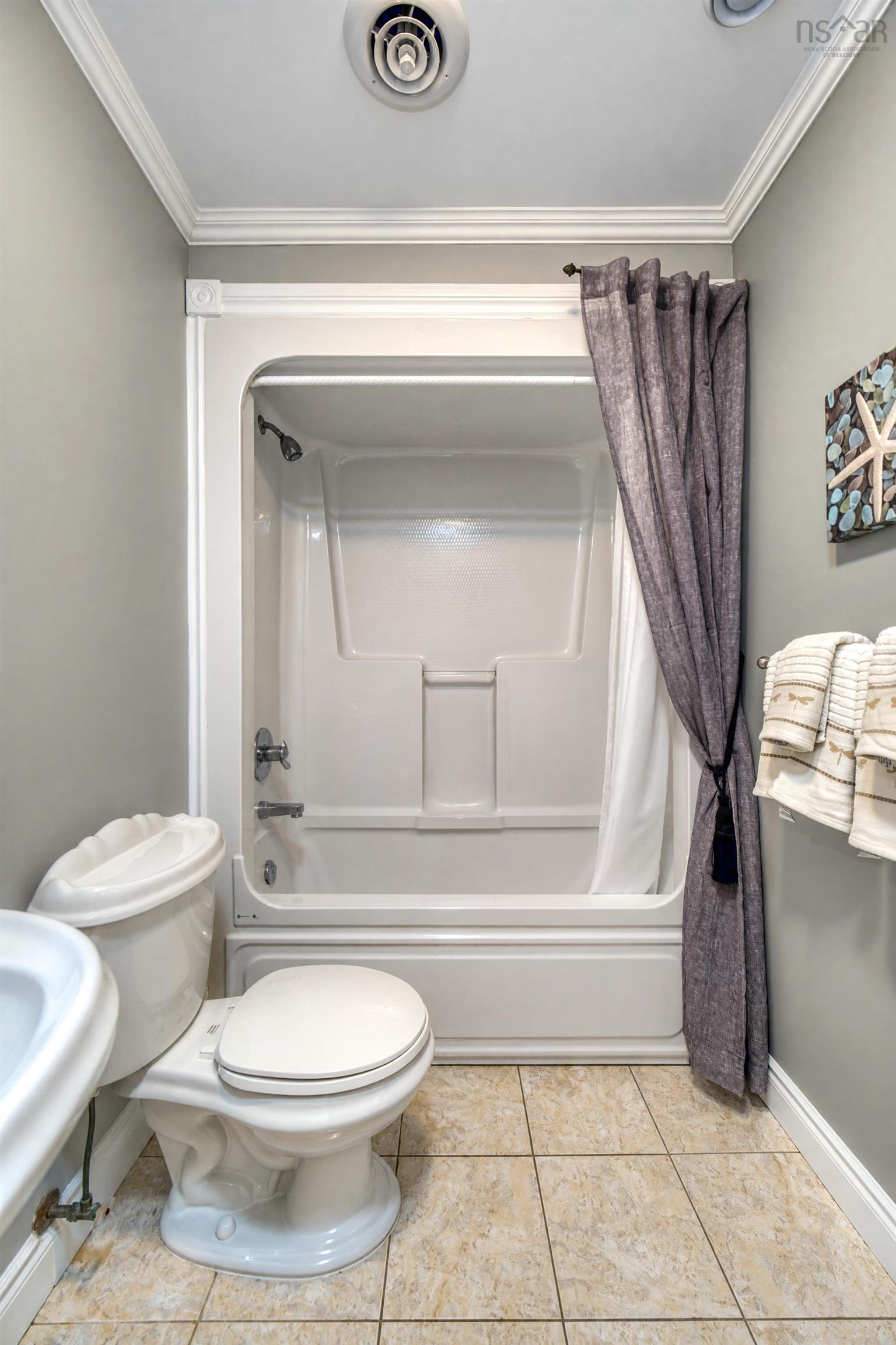 $866,000.00: 179 LOCHMOOR Lane, Lake Loon