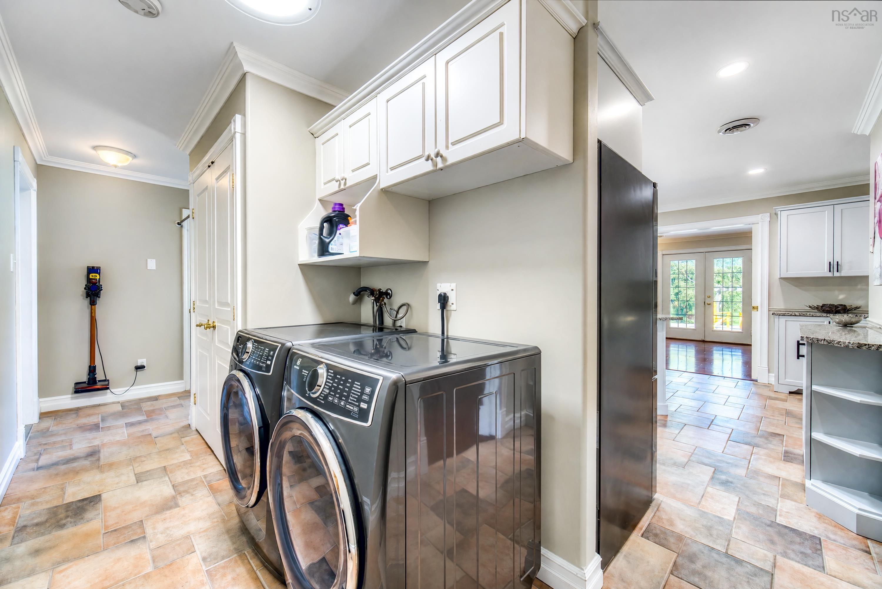 $866,000.00: 179 LOCHMOOR Lane, Lake Loon