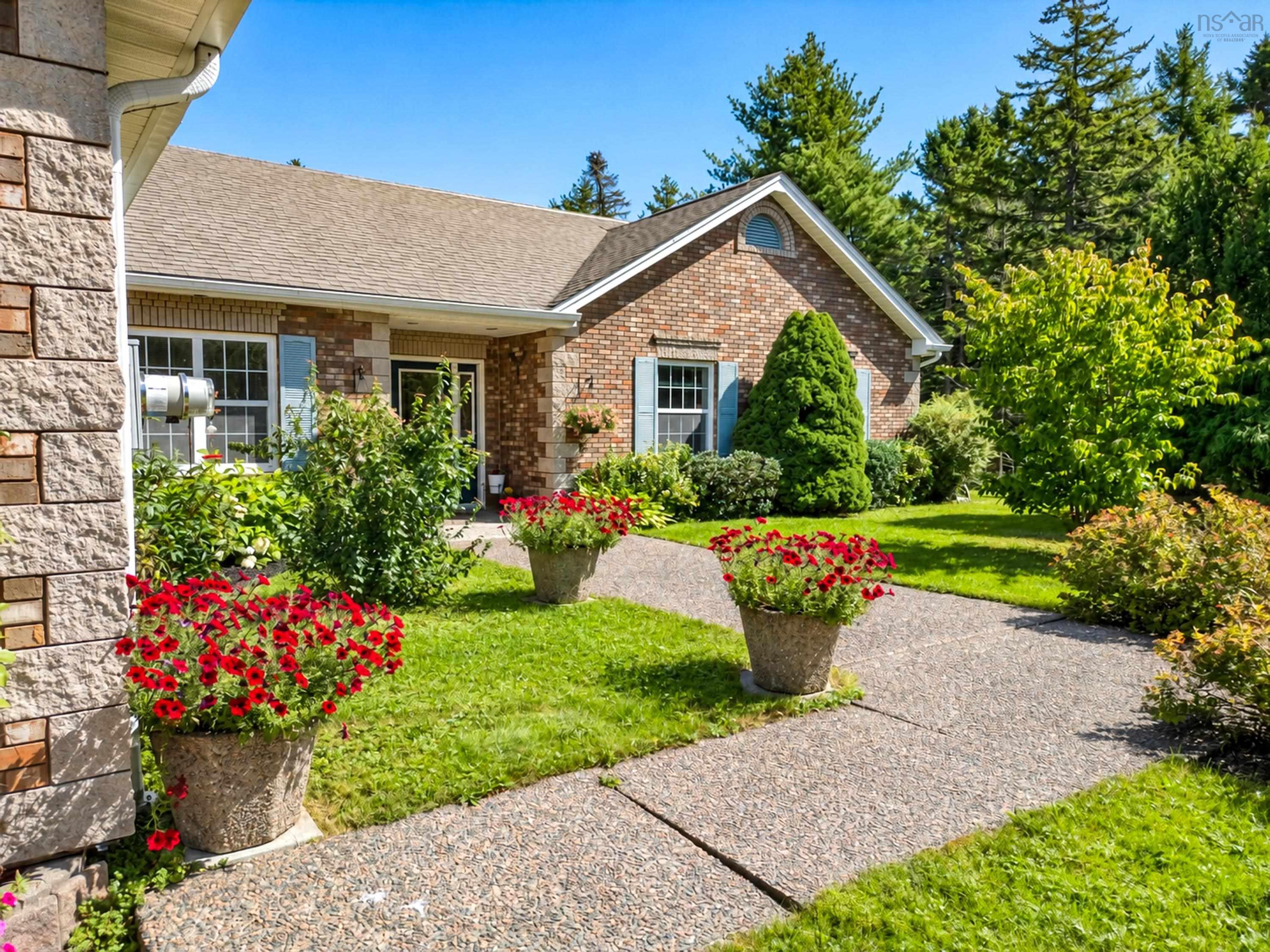 $866,000.00: 179 LOCHMOOR Lane, Lake Loon