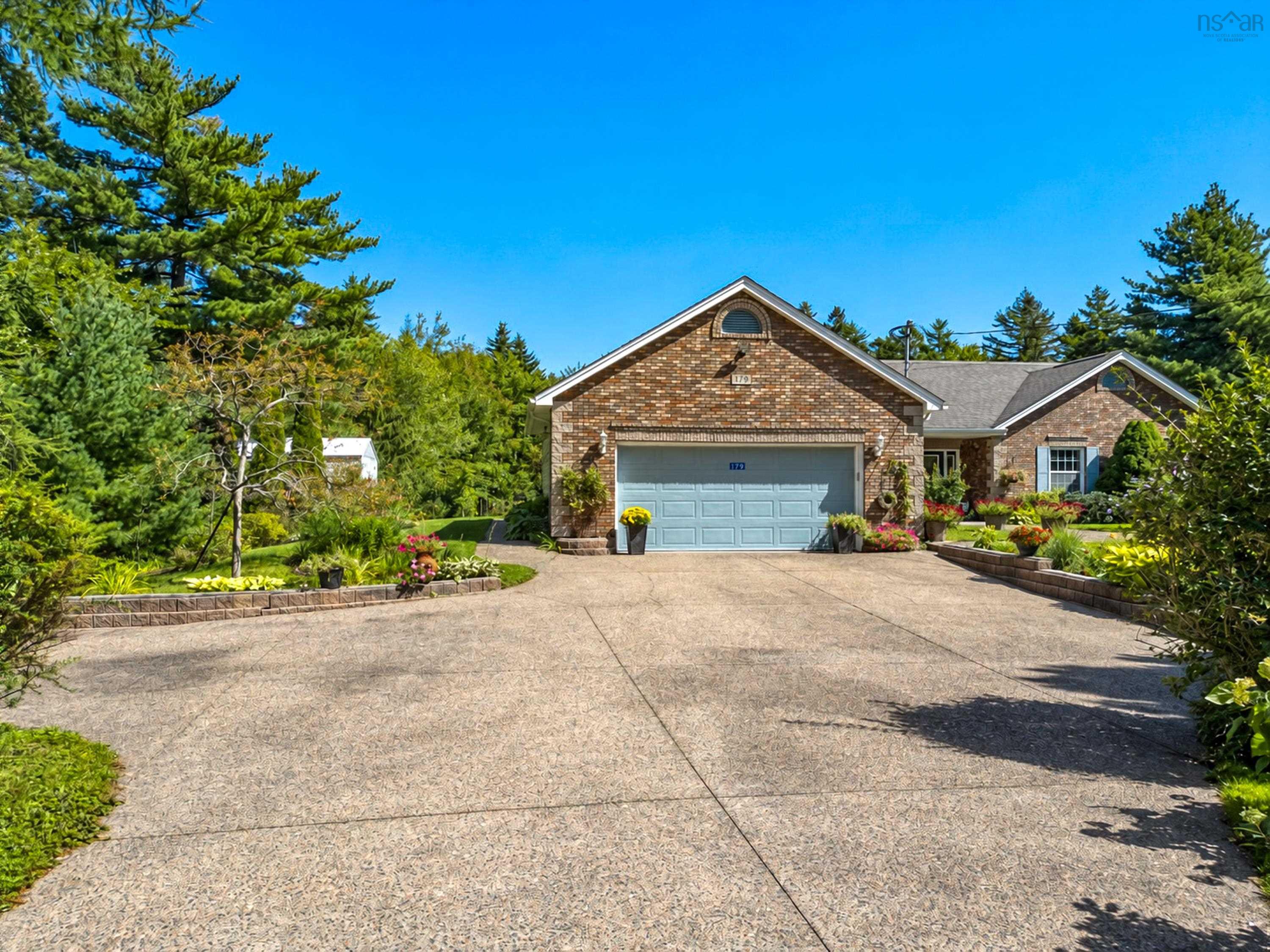 $866,000.00: 179 LOCHMOOR Lane, Lake Loon