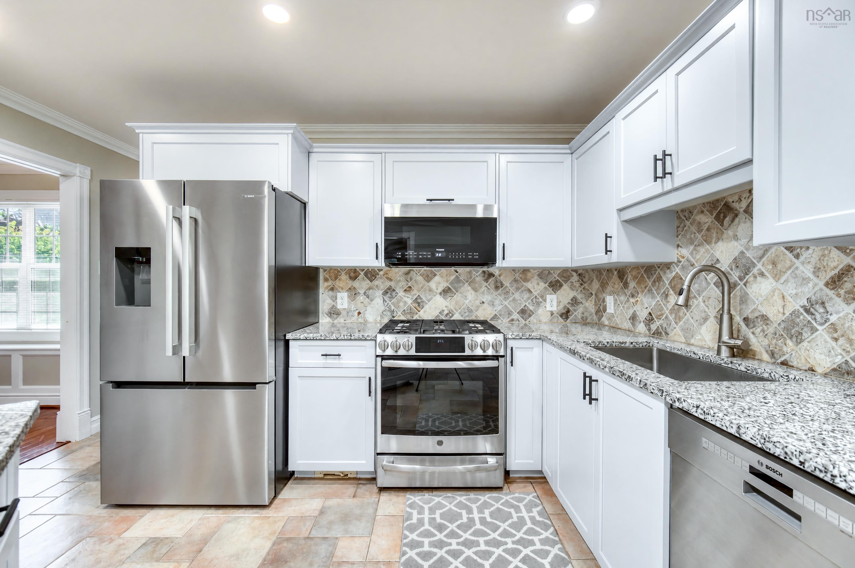 $866,000.00: 179 LOCHMOOR Lane, Lake Loon