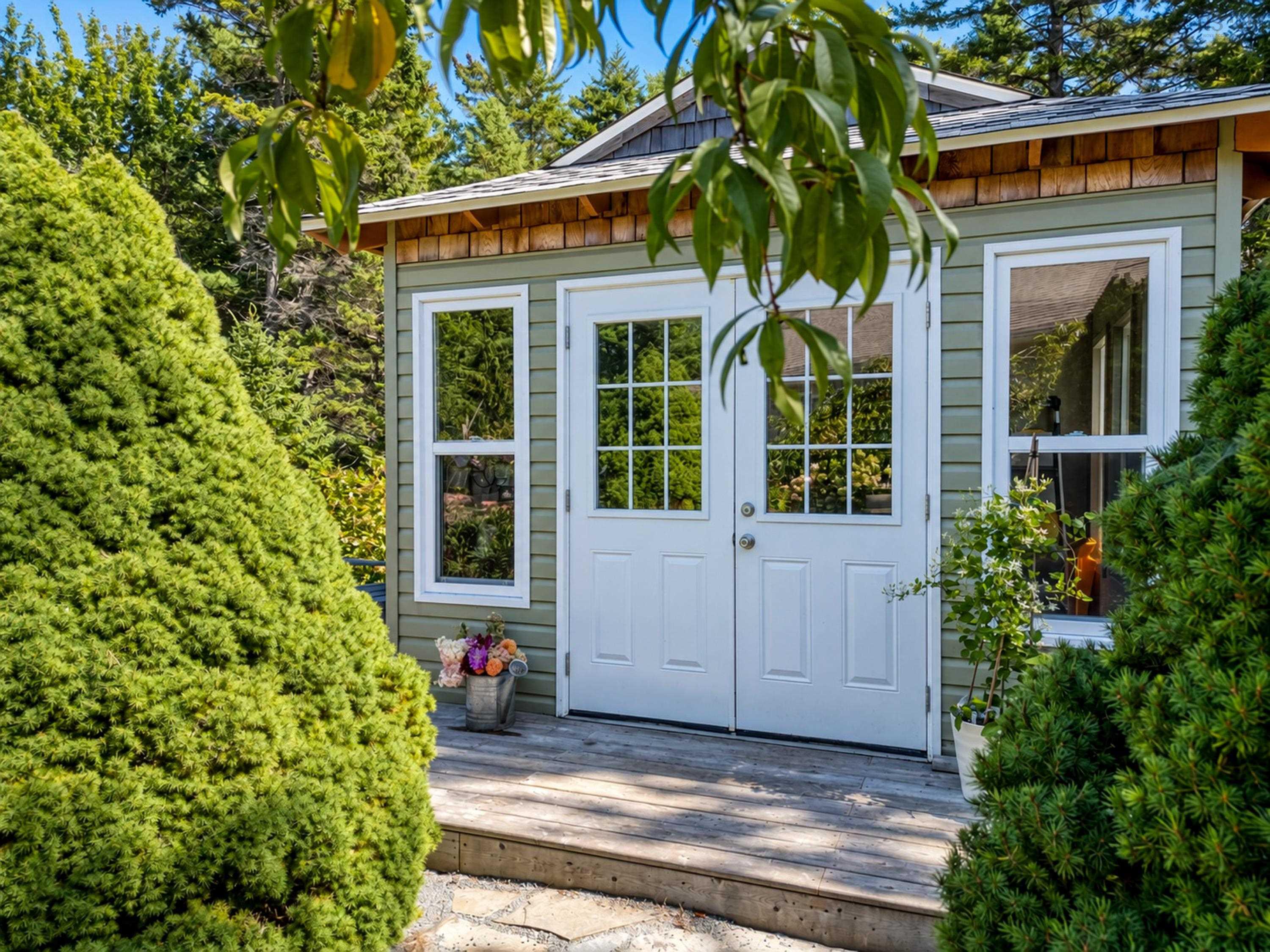 $866,000.00: 179 LOCHMOOR Lane, Lake Loon