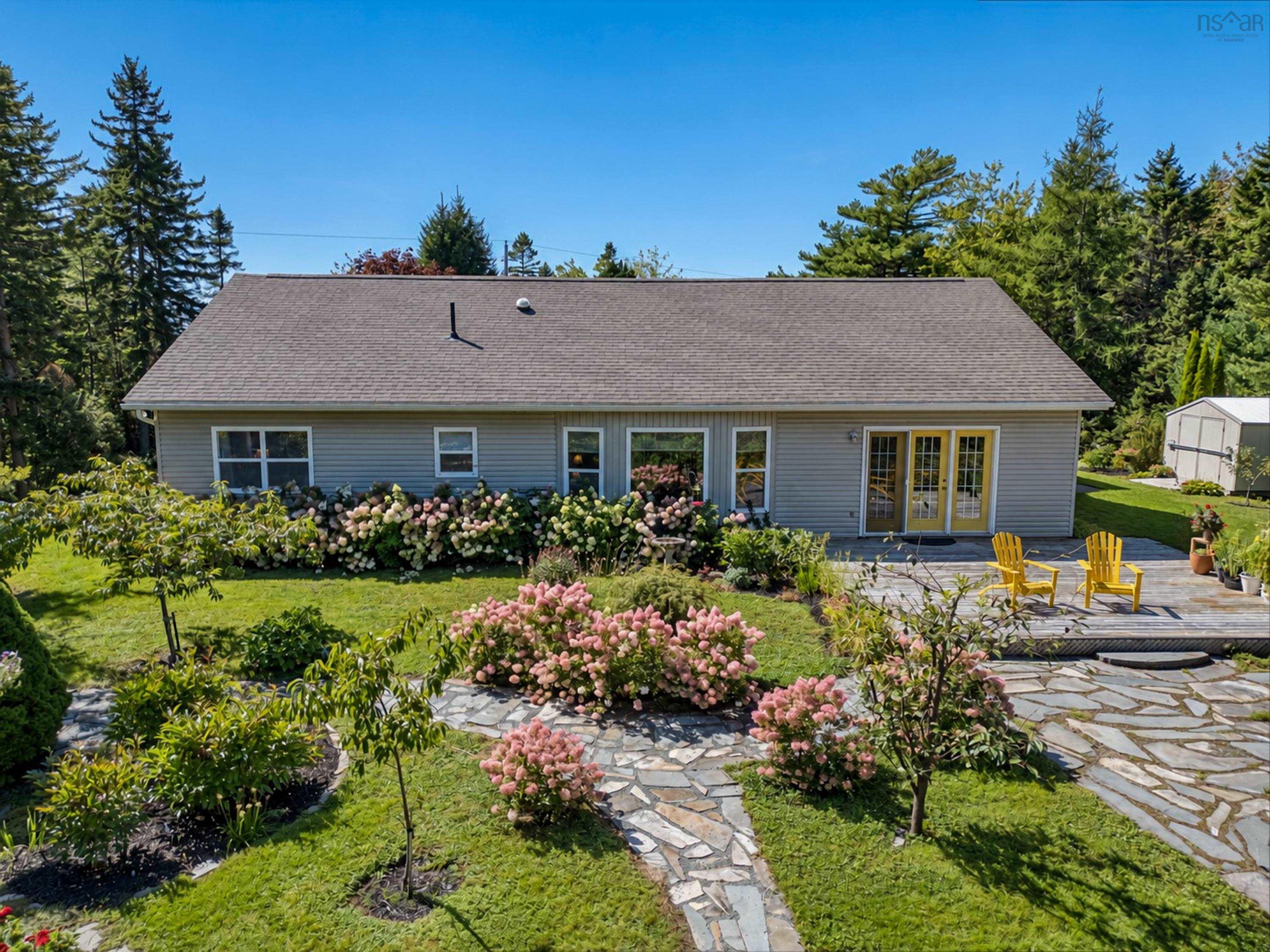 $866,000.00: 179 LOCHMOOR Lane, Lake Loon