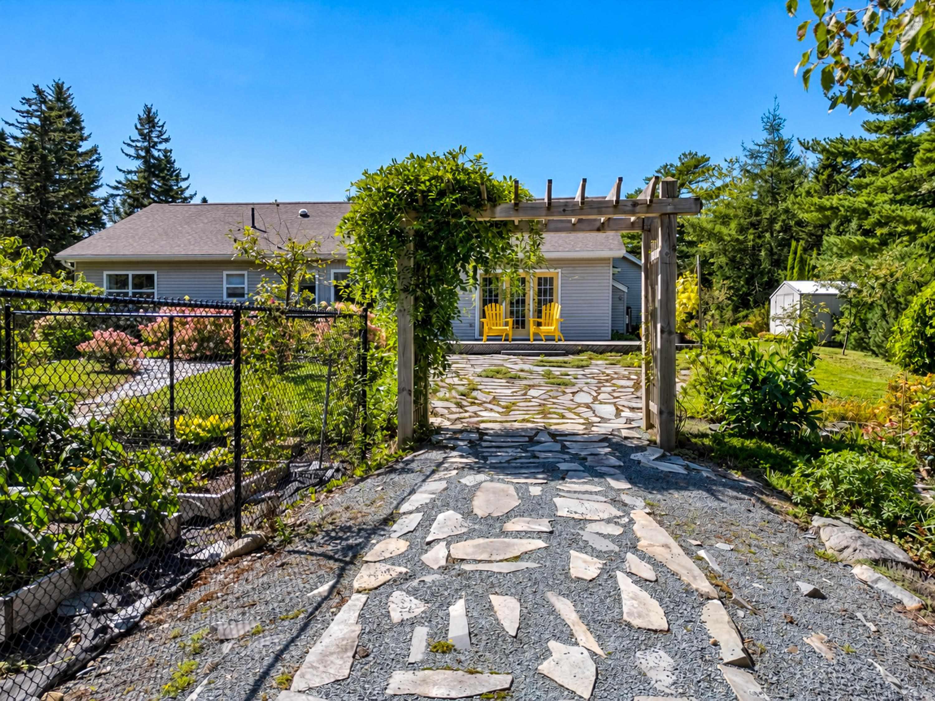 $866,000.00: 179 LOCHMOOR Lane, Lake Loon