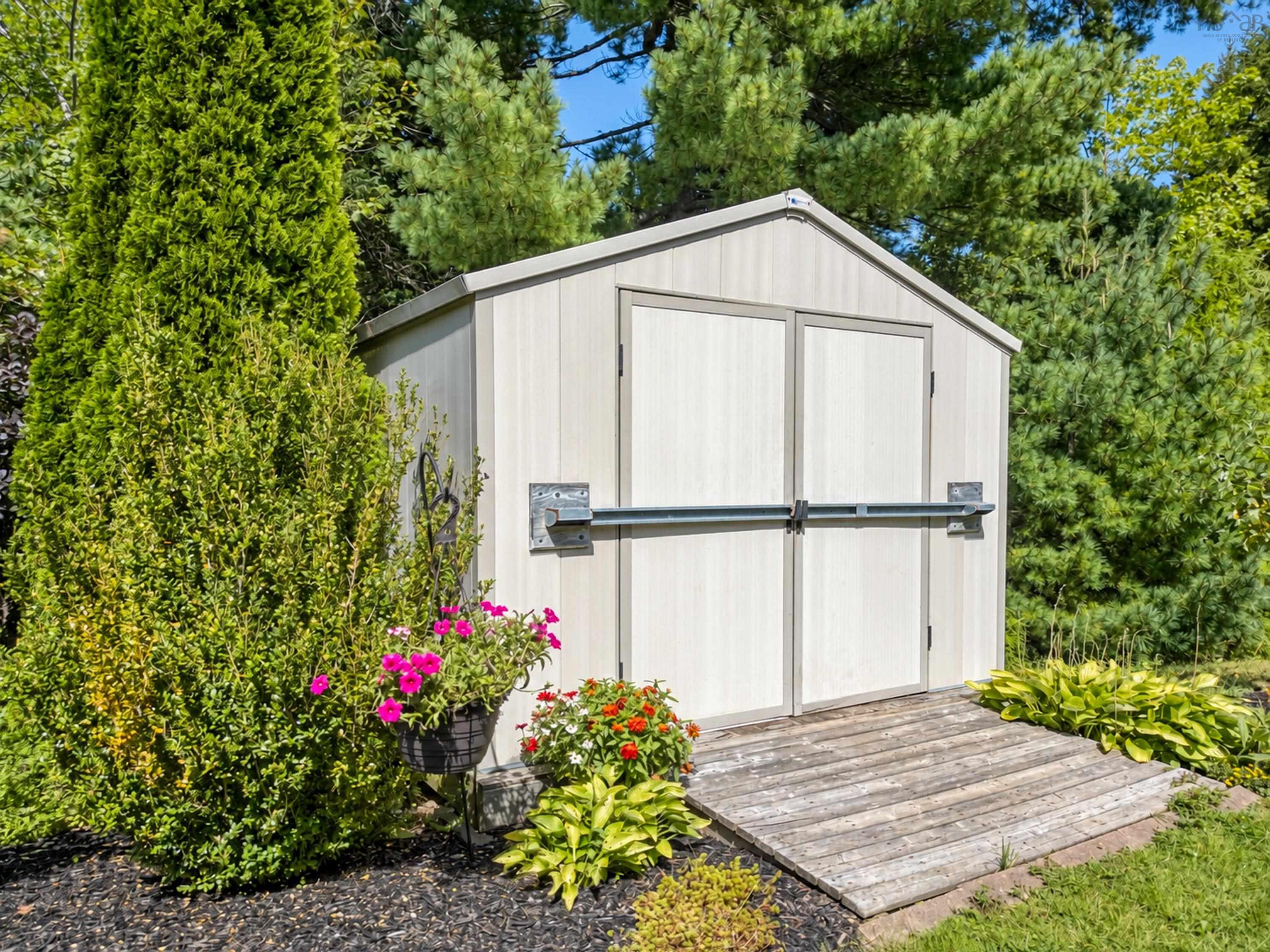 $866,000.00: 179 LOCHMOOR Lane, Lake Loon