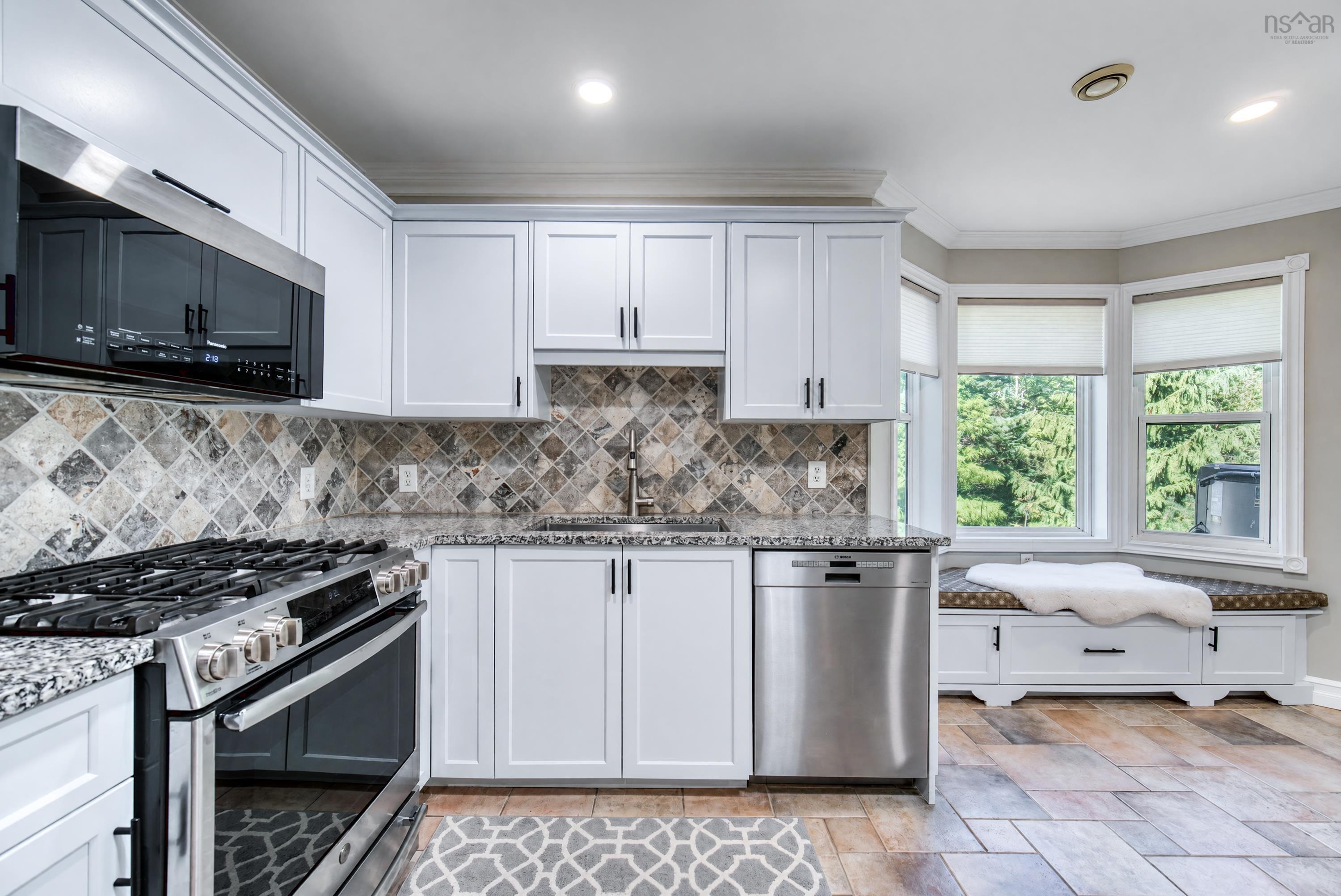 $866,000.00: 179 LOCHMOOR Lane, Lake Loon