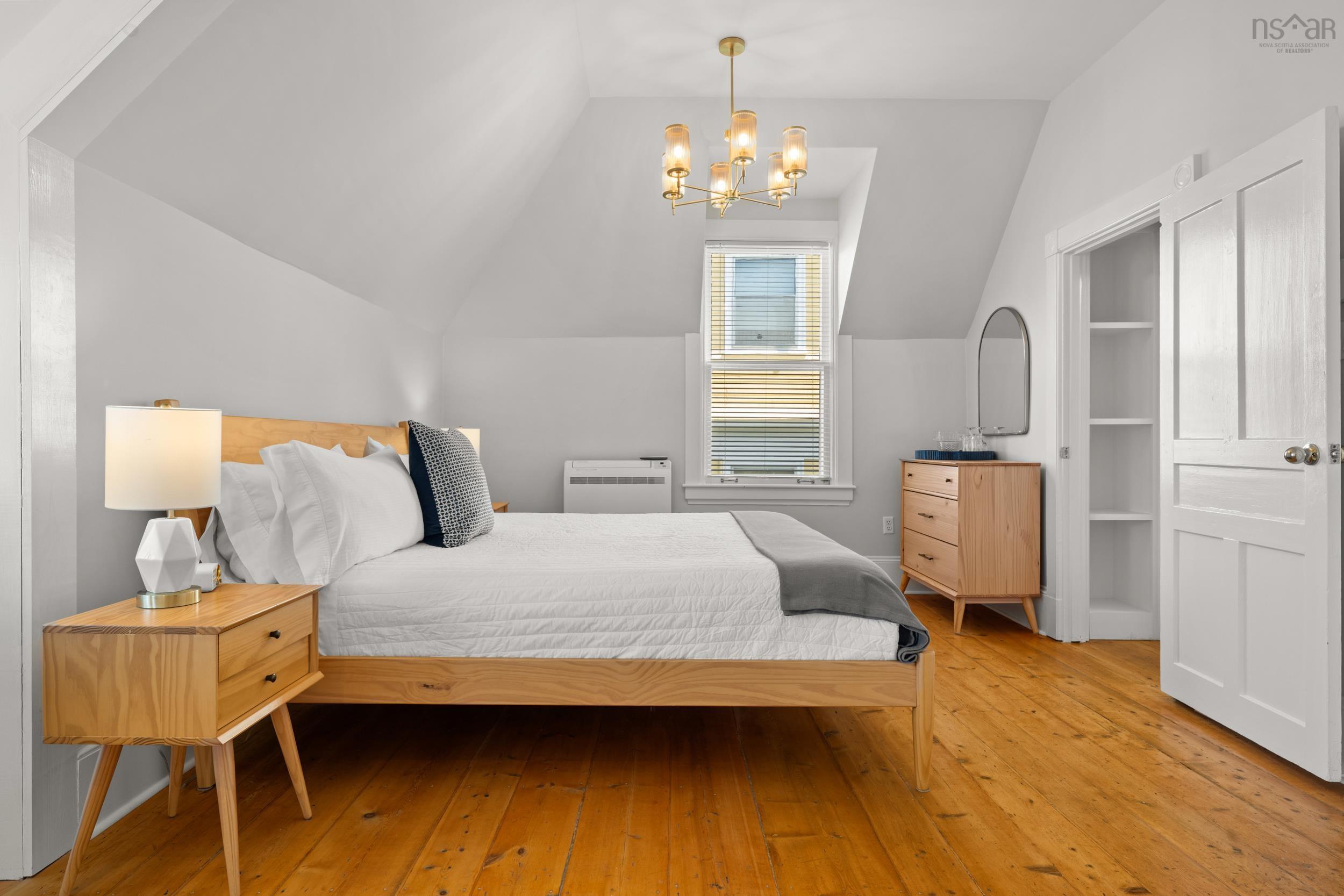 $950,000.00: 558 Main Street, Mahone Bay