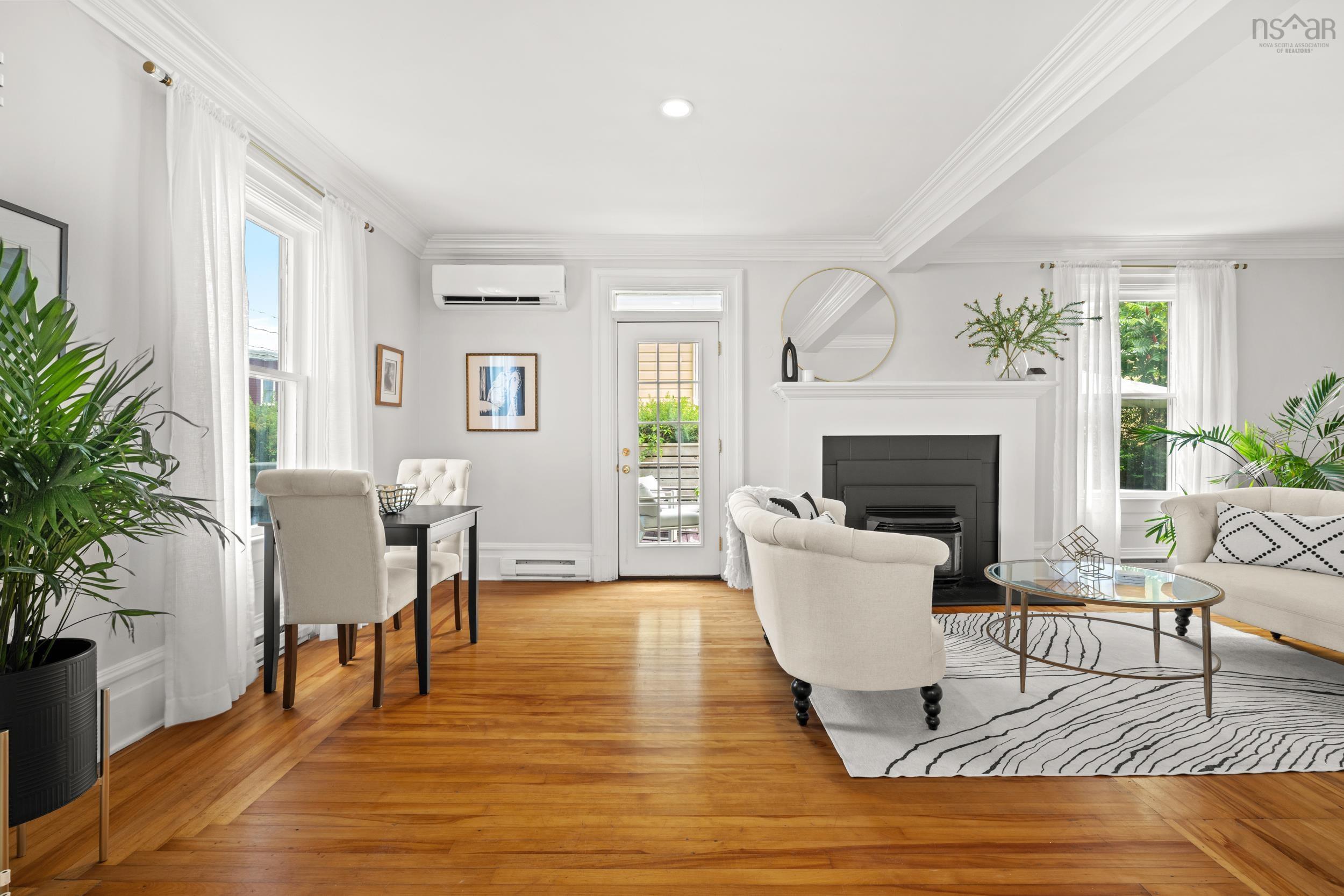 $950,000.00: 558 Main Street, Mahone Bay