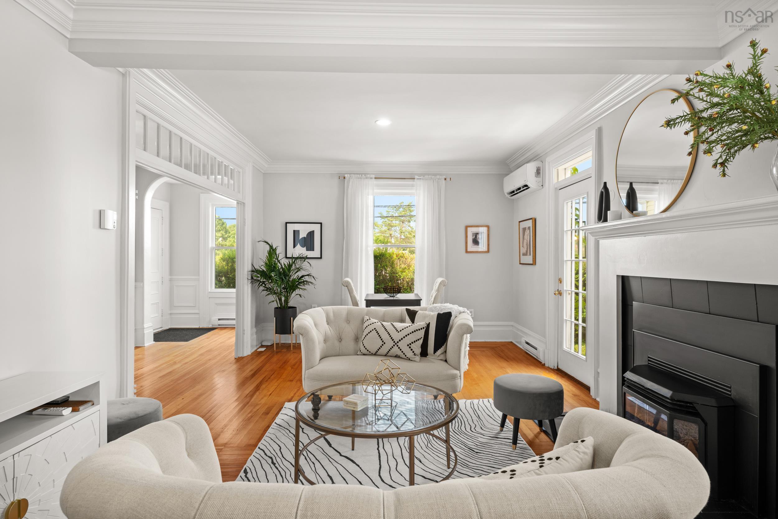 $950,000.00: 558 Main Street, Mahone Bay