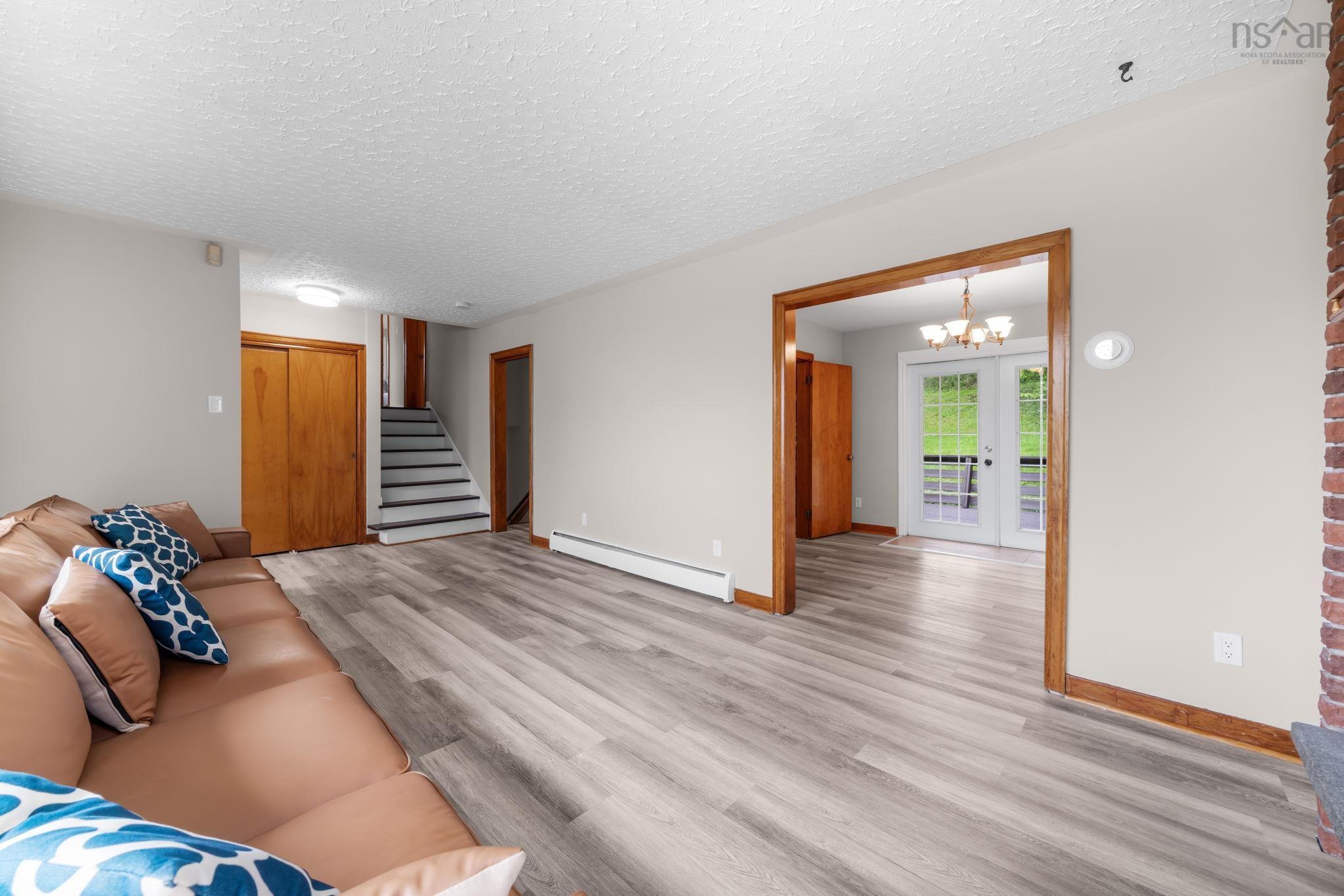 43 Lynn Drive photo #13