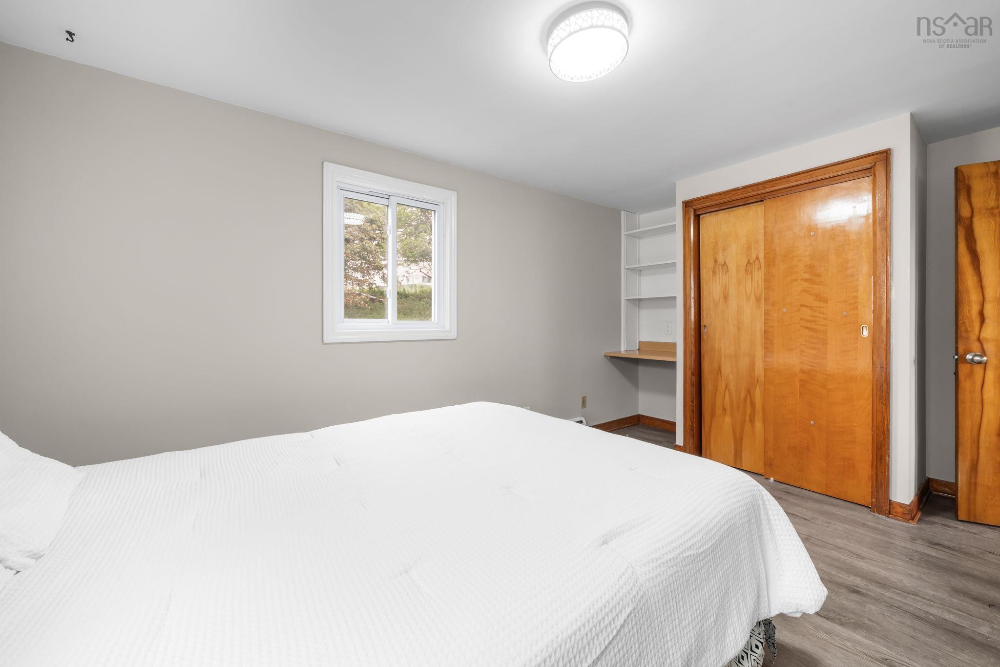 43 Lynn Drive photo #16