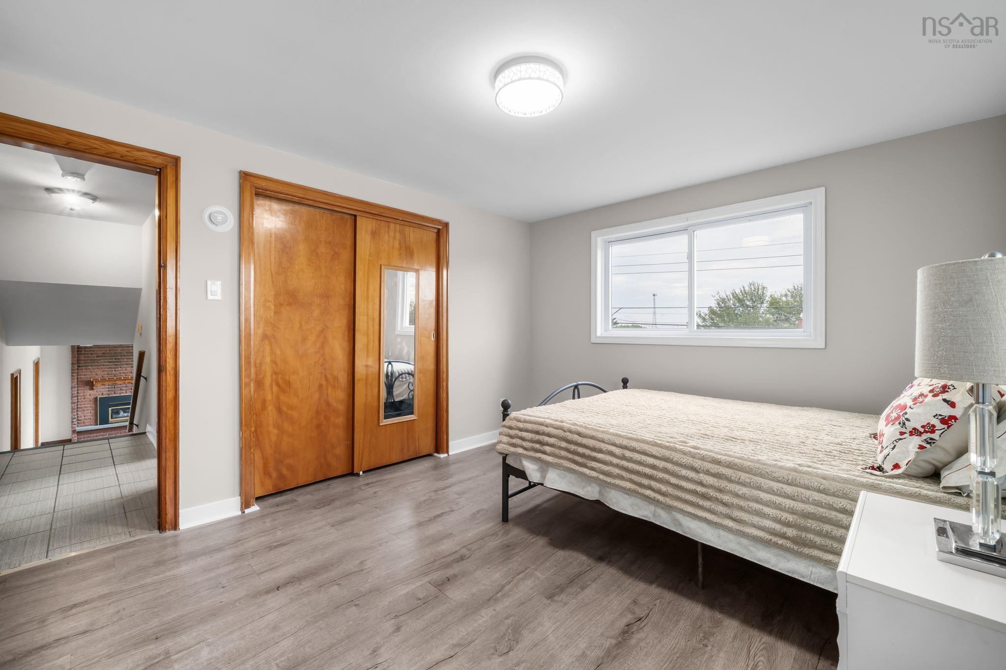 43 Lynn Drive photo #18