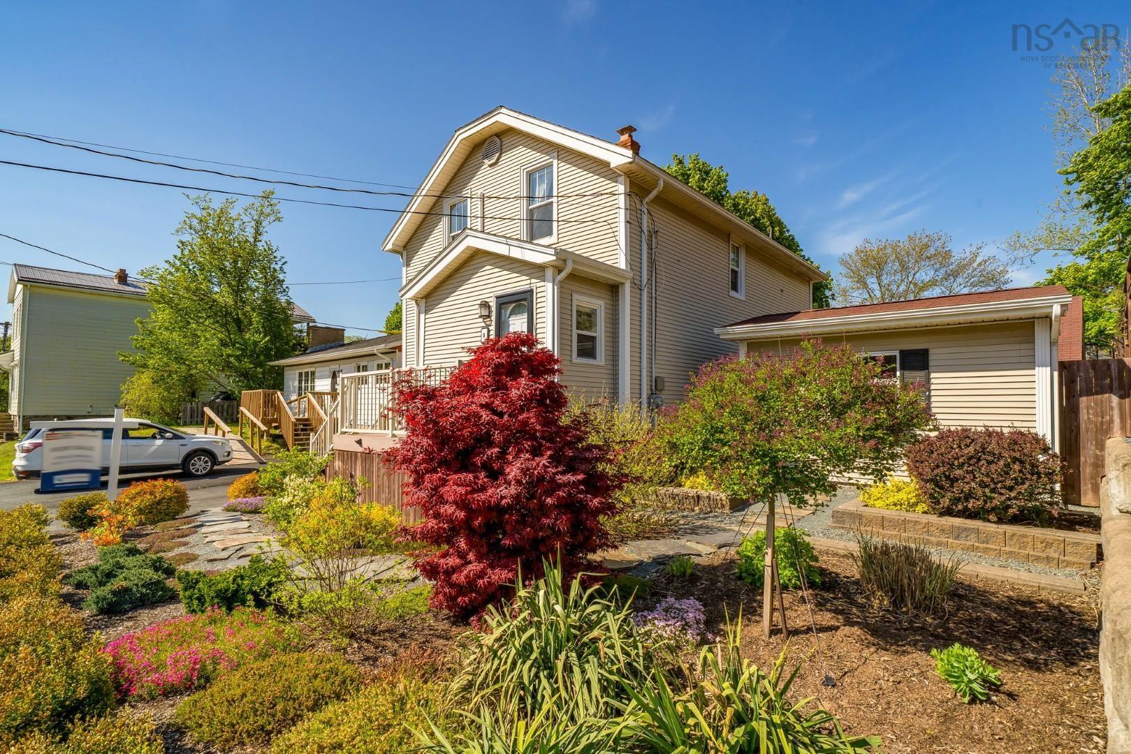 $749,900.00: 8 Eaton Avenue, Dartmouth
