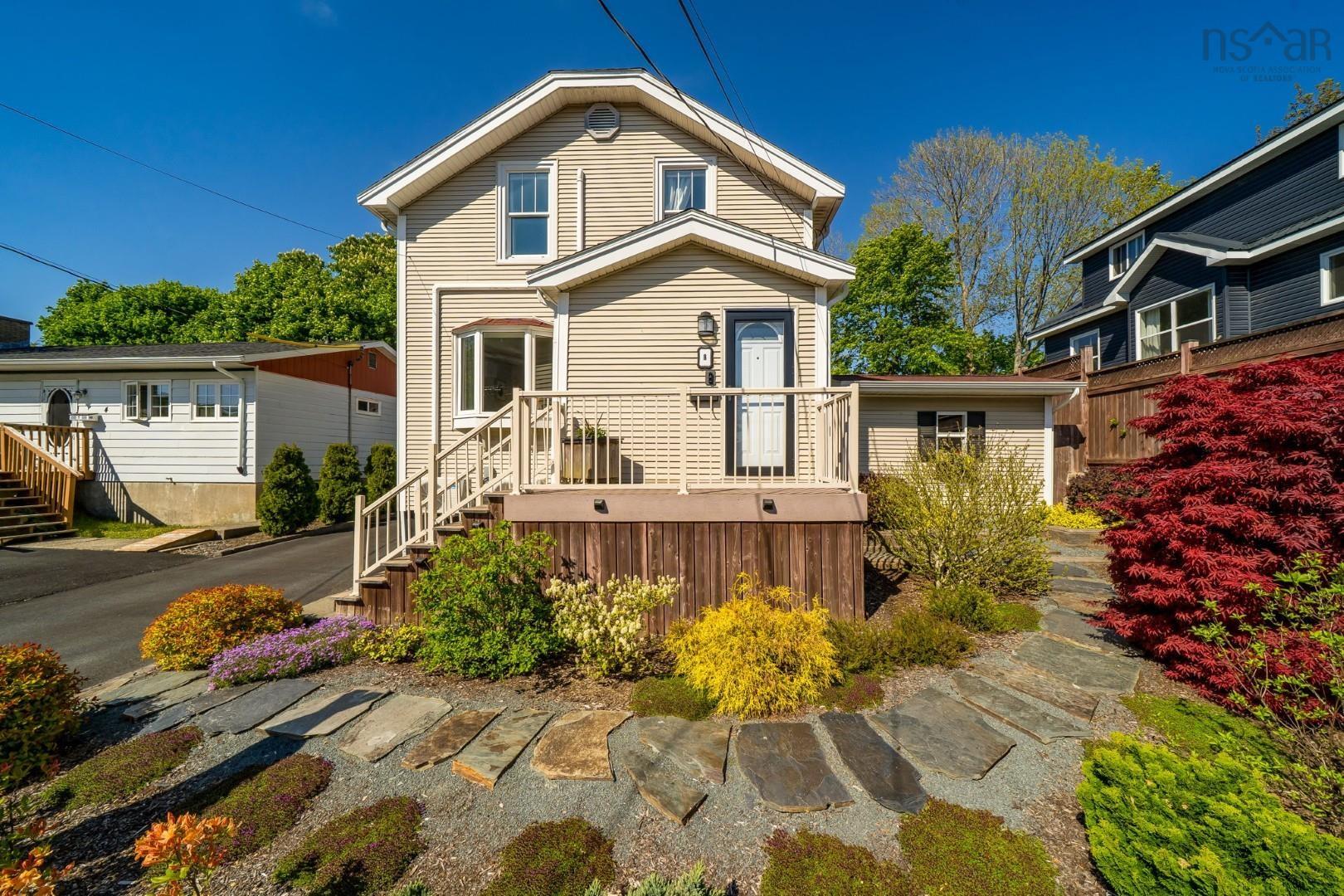 $749,900.00: 8 Eaton Avenue, Dartmouth