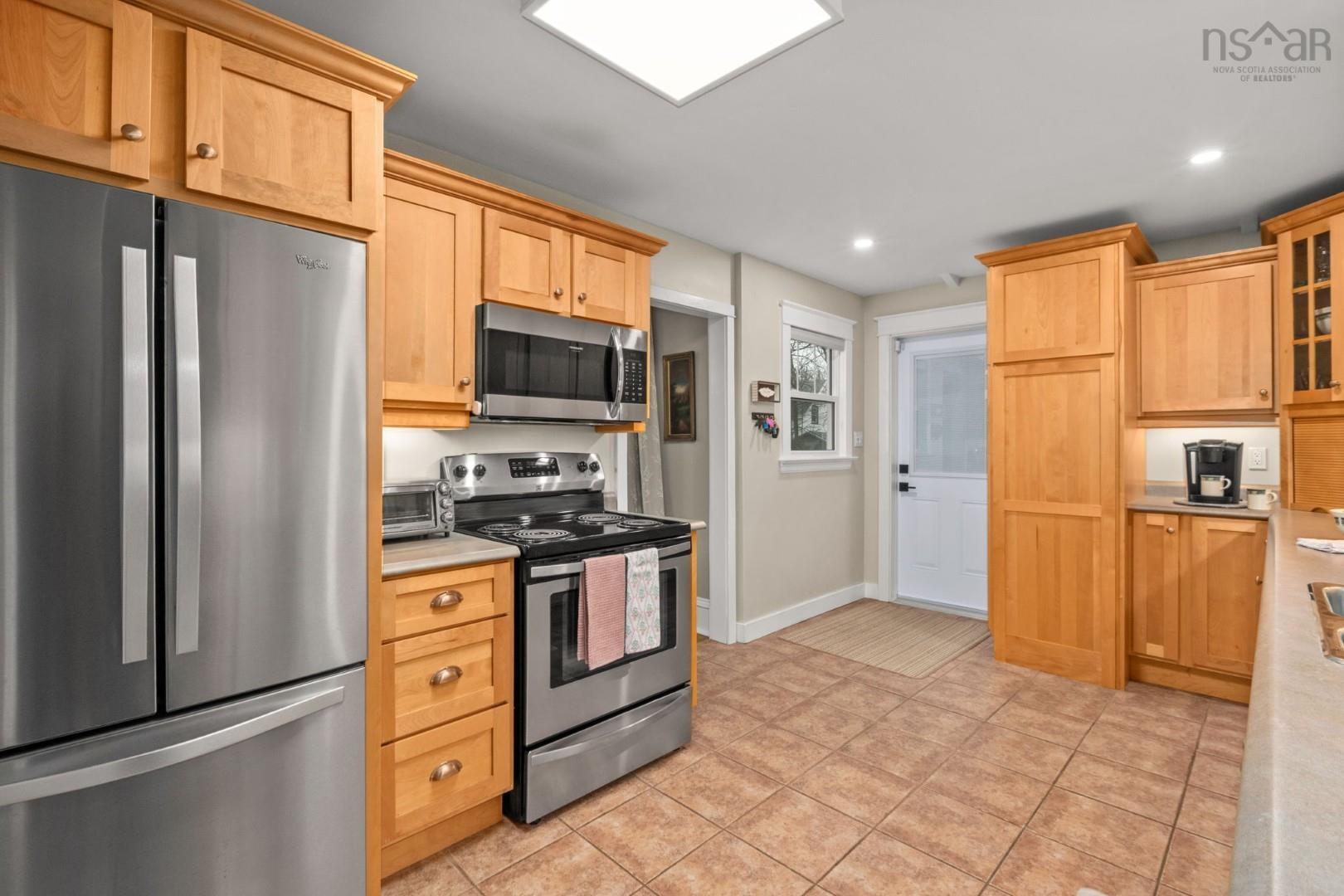 $749,900.00: 8 Eaton Avenue, Dartmouth