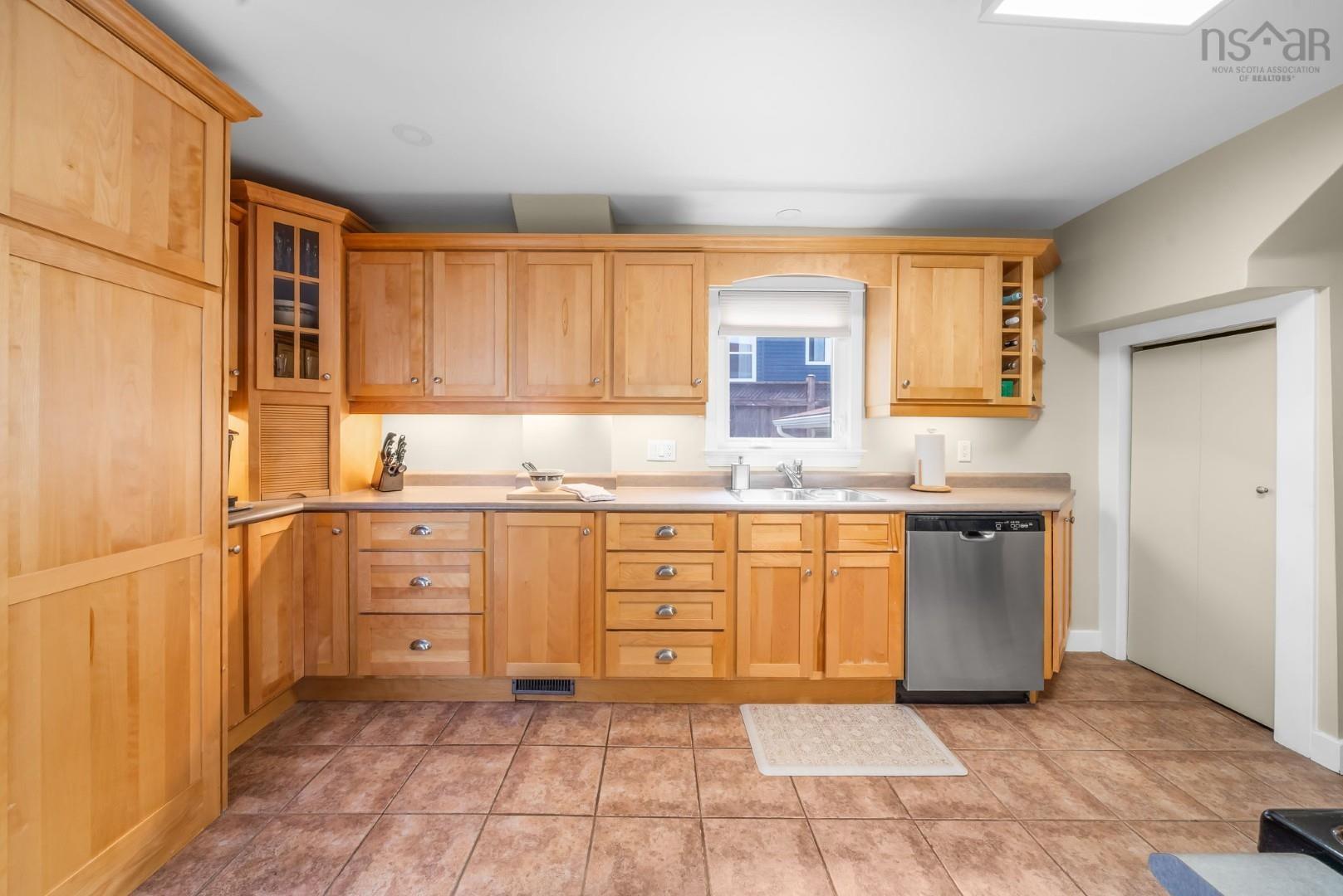 $749,900.00: 8 Eaton Avenue, Dartmouth